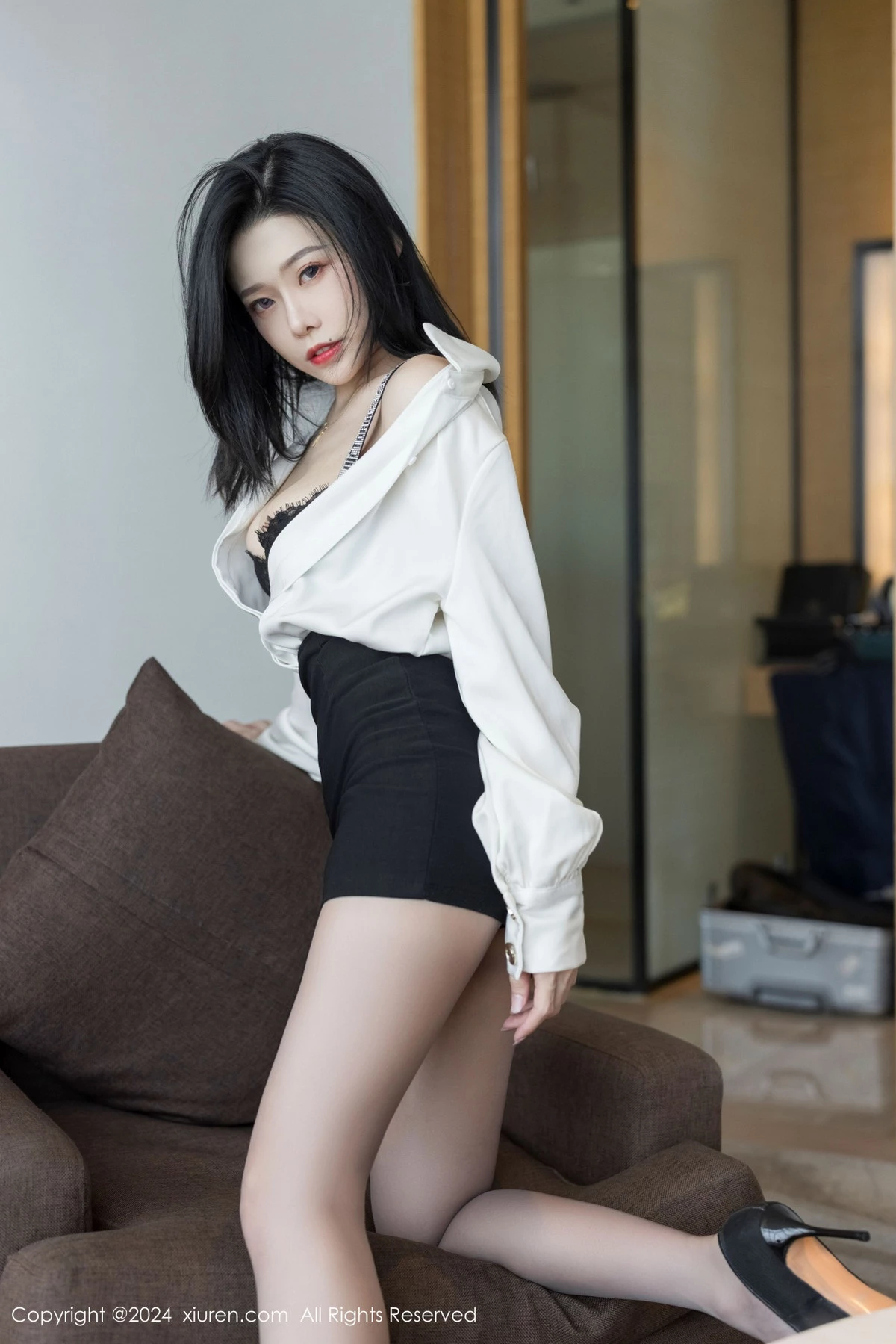 [XiuRen秀人网] 2024.10.23 No.9329 luvian本能 黑丝美腿 [42P] NO.7