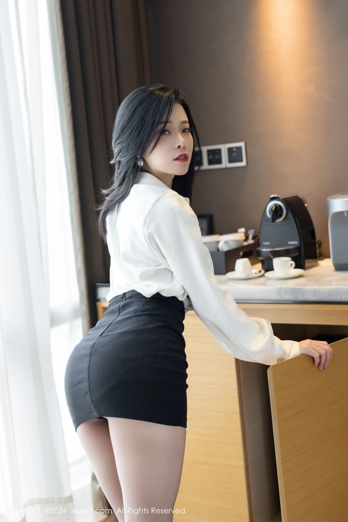 [XiuRen秀人网] 2024.10.23 No.9329 luvian本能 黑丝美腿 [42P] NO.5