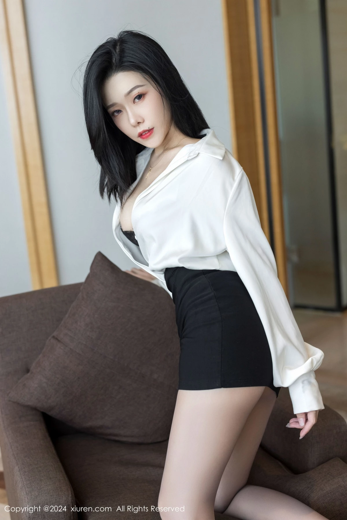 [XiuRen秀人网] 2024.10.23 No.9329 luvian本能 黑丝美腿 [42P] NO.6