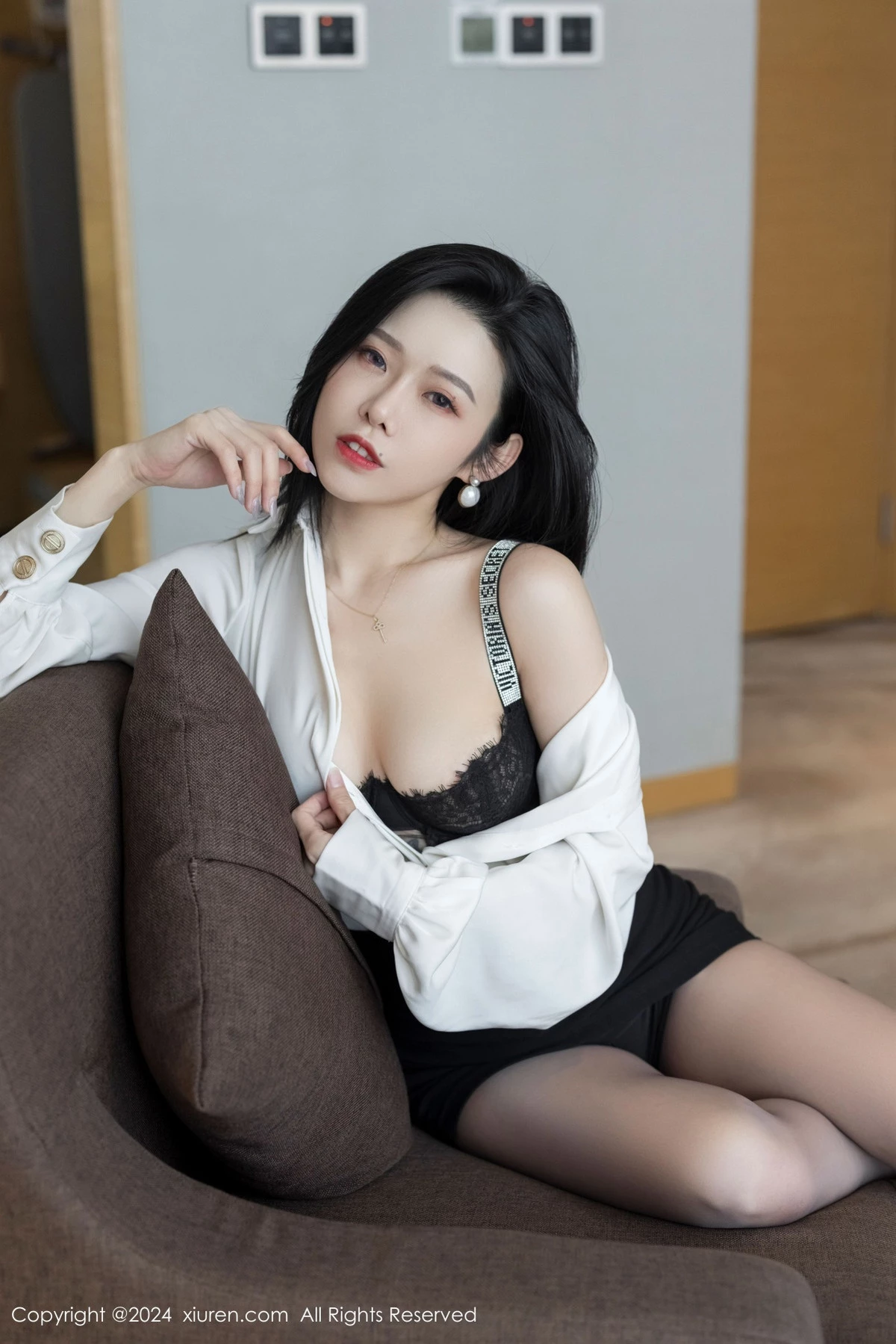 [XiuRen秀人网] 2024.10.23 No.9329 luvian本能 黑丝美腿 [42P] NO.12