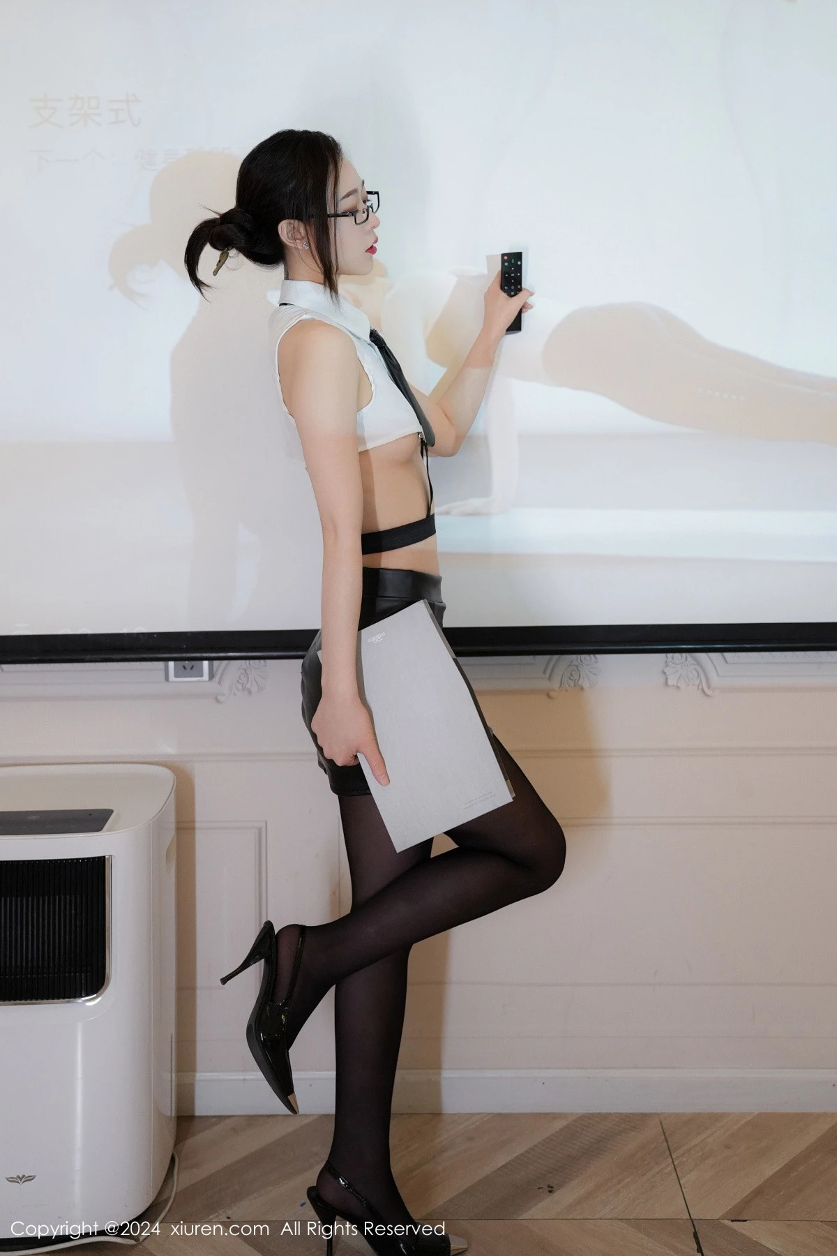 [XiuRen秀人网] 2024.10.28 No.9353 糖糖❤ 黑丝美腿 [70P] NO.11