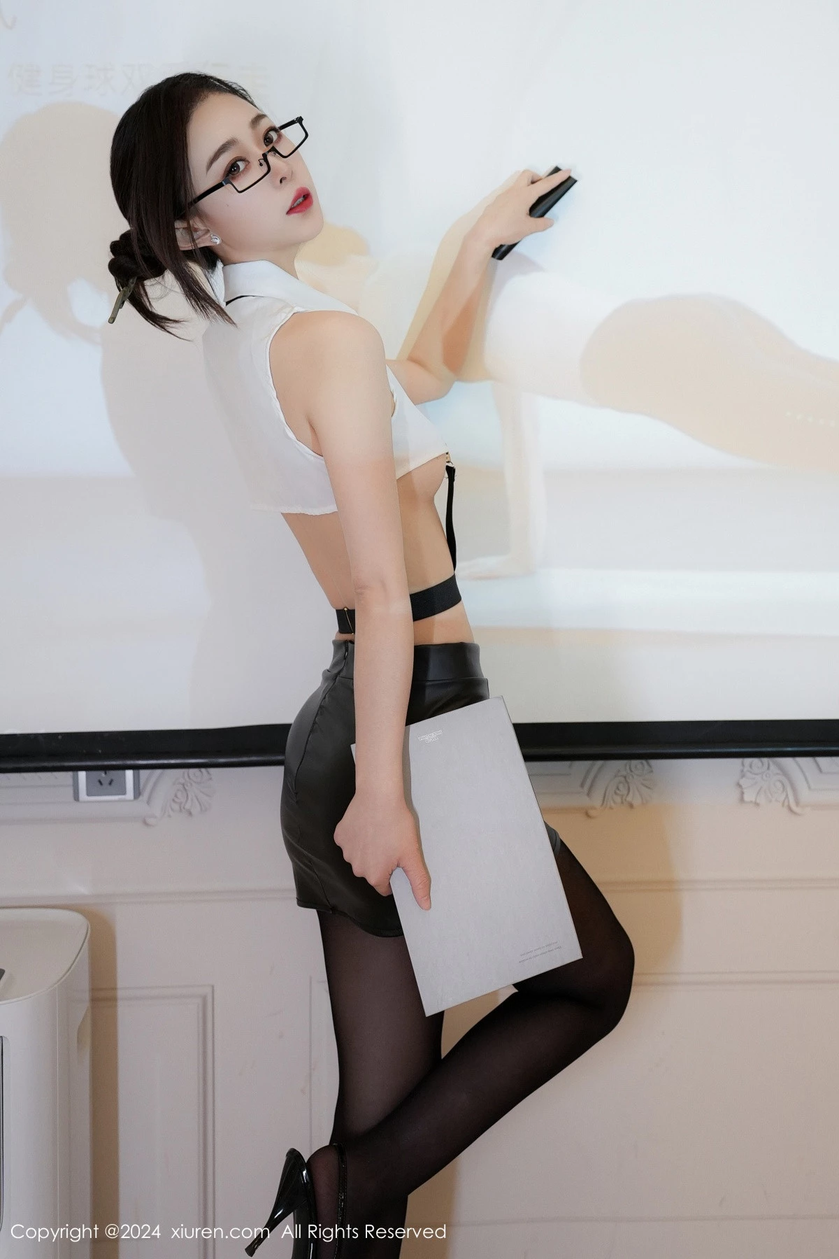 [XiuRen秀人网] 2024.10.28 No.9353 糖糖❤ 黑丝美腿 [70P] NO.12