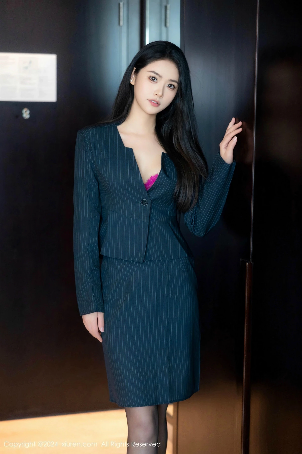 [XiuRen秀人网] 2024.12.10 No.9576 方子萱 美腿黑丝 [85P] NO.1