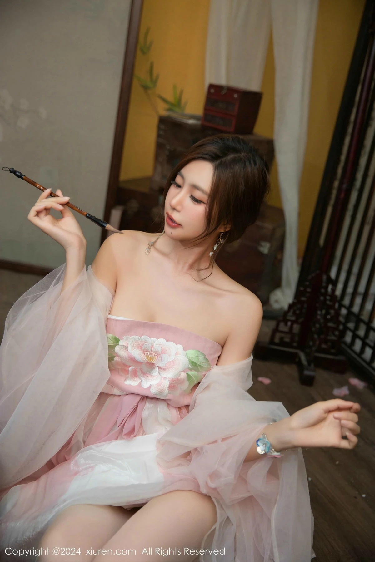 [XiuRen秀人网] 2024.11.20 No.9475 绮里嘉ula 古风美腿 [80P] NO.10