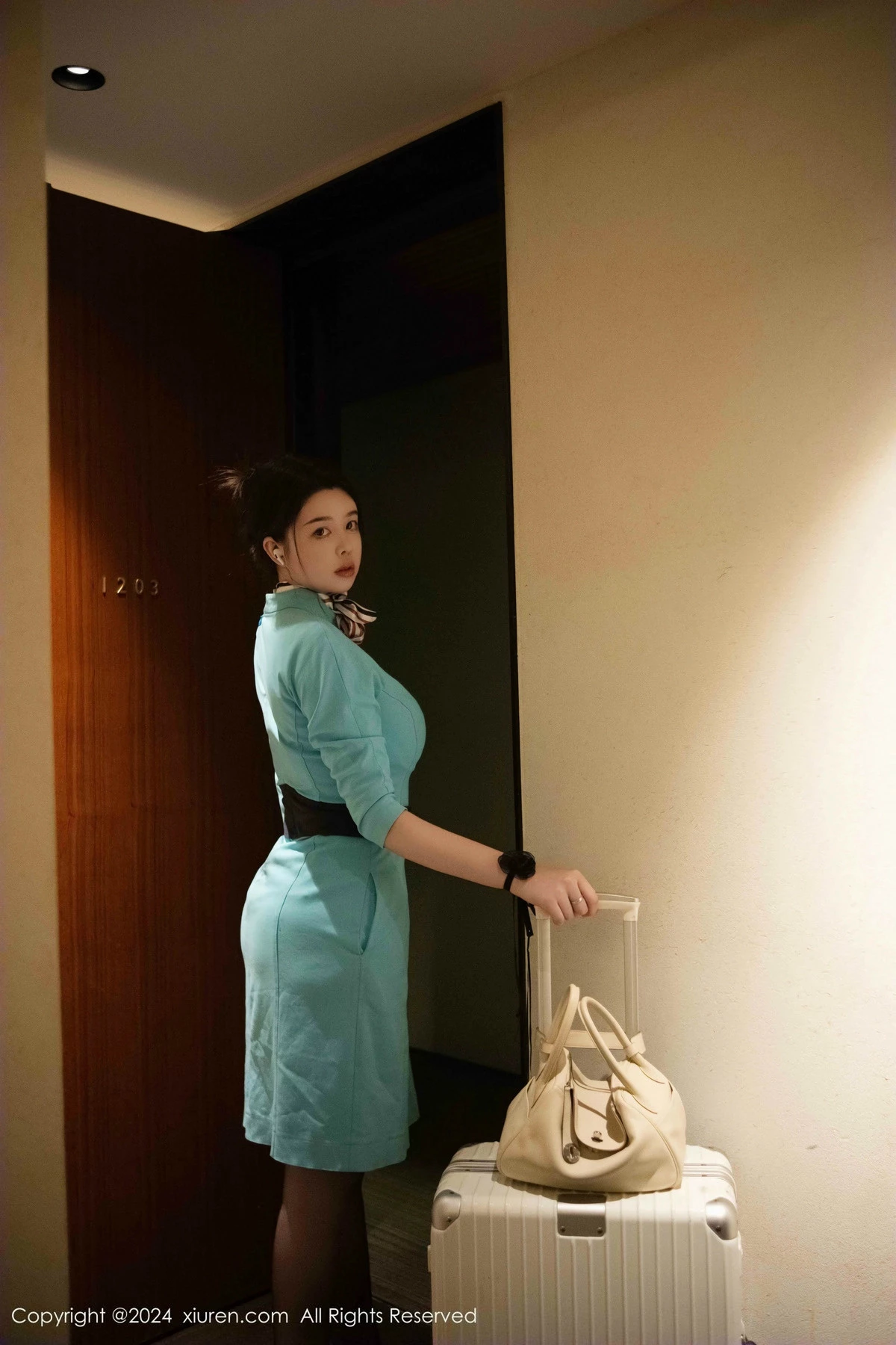 [XiuRen秀人网] 2024.12.17 No.9609 樱桃小犊子 黑丝美臀 [41P] NO.2