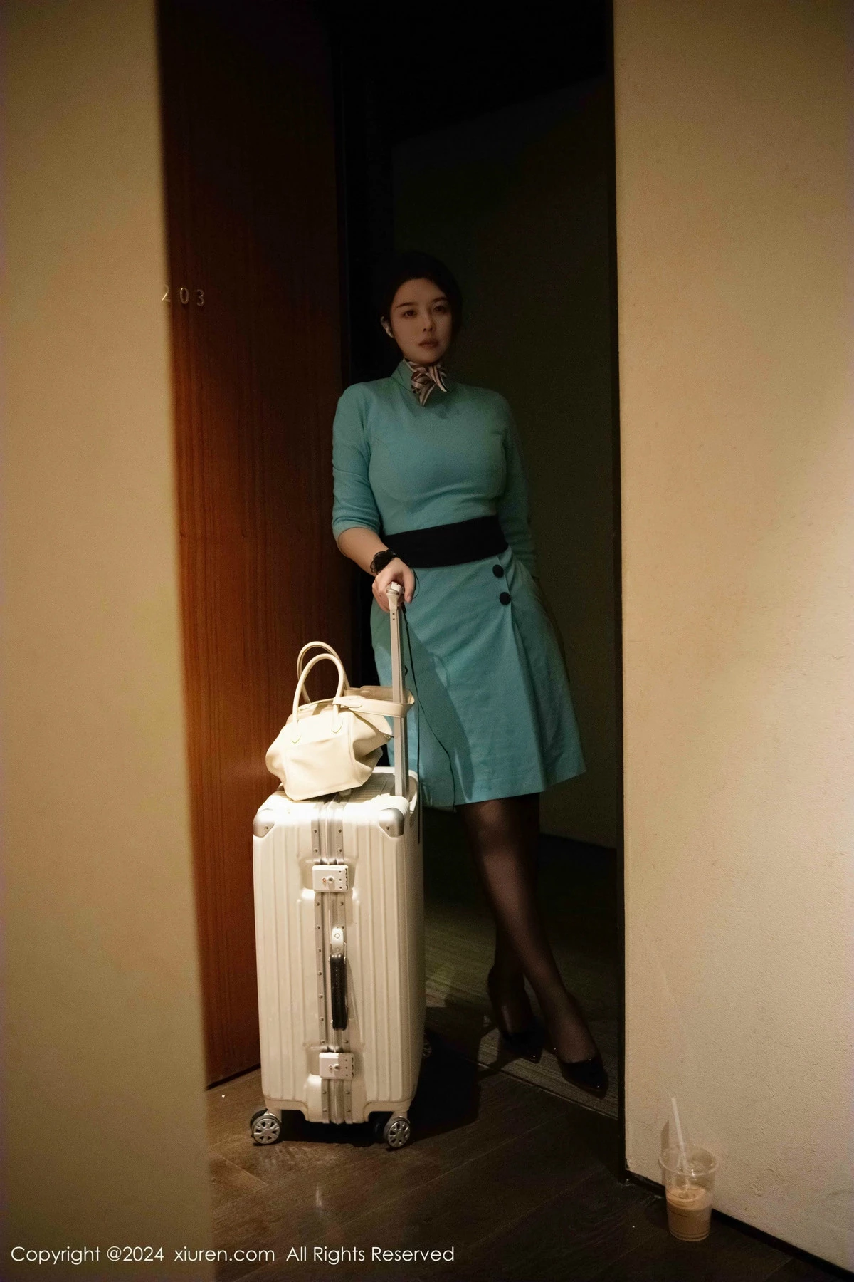 [XiuRen秀人网] 2024.12.17 No.9609 樱桃小犊子 黑丝美臀 [41P] NO.1