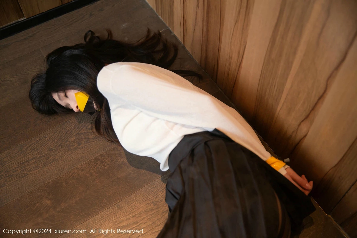 [XiuRen秀人网] 2024.11.21 No.9481 刘婷婷 短裙美腿 [80P] NO.1