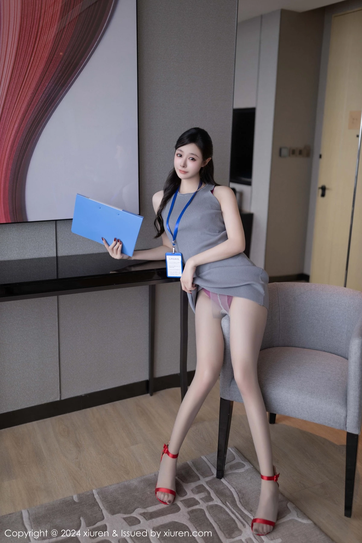 [XiuRen秀人网] 2024.11.22 No.9493 小逗逗 丝袜短裙 [80P] NO.9