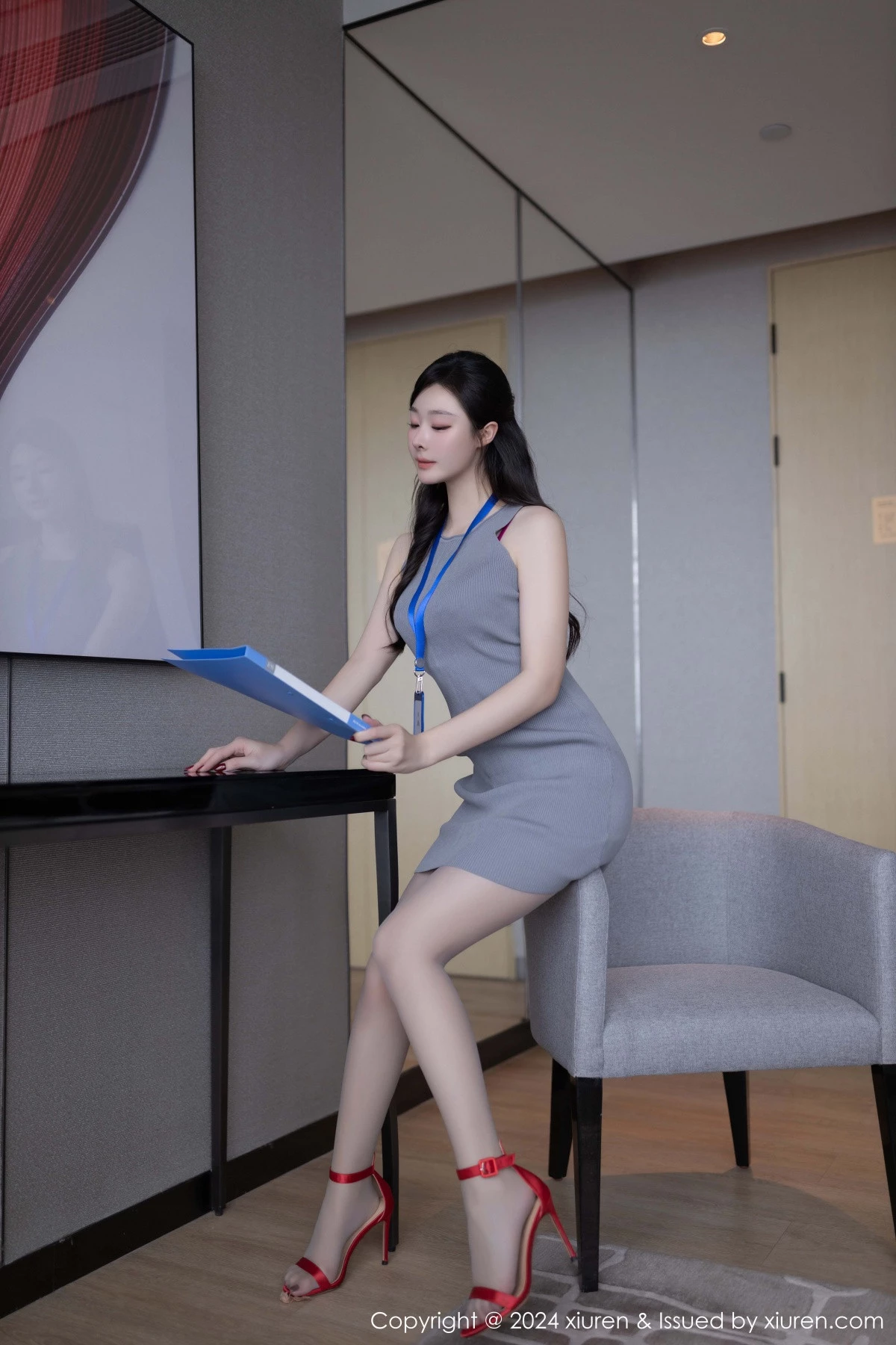 [XiuRen秀人网] 2024.11.22 No.9493 小逗逗 丝袜短裙 [80P] NO.4