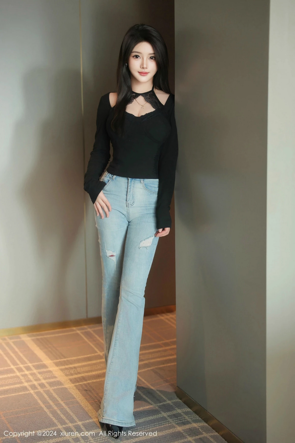 [XiuRen秀人网] 2024.12.27 No.9666 爱酱里 黑丝美腿 [77P] NO.1