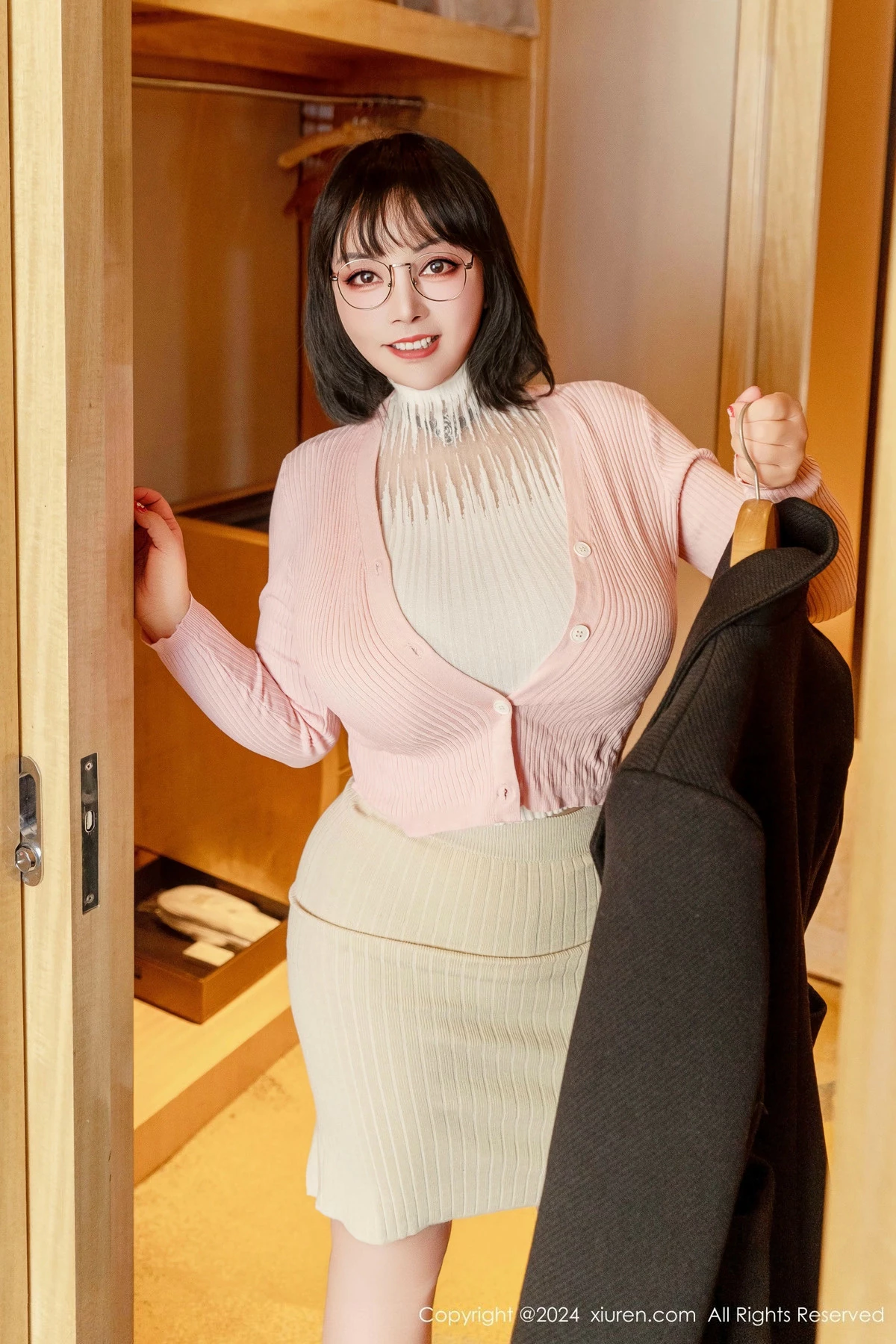 [XiuRen秀人网] 2024.12.31 No.9685 油田溪溪 美乳性感 [97P] NO.9