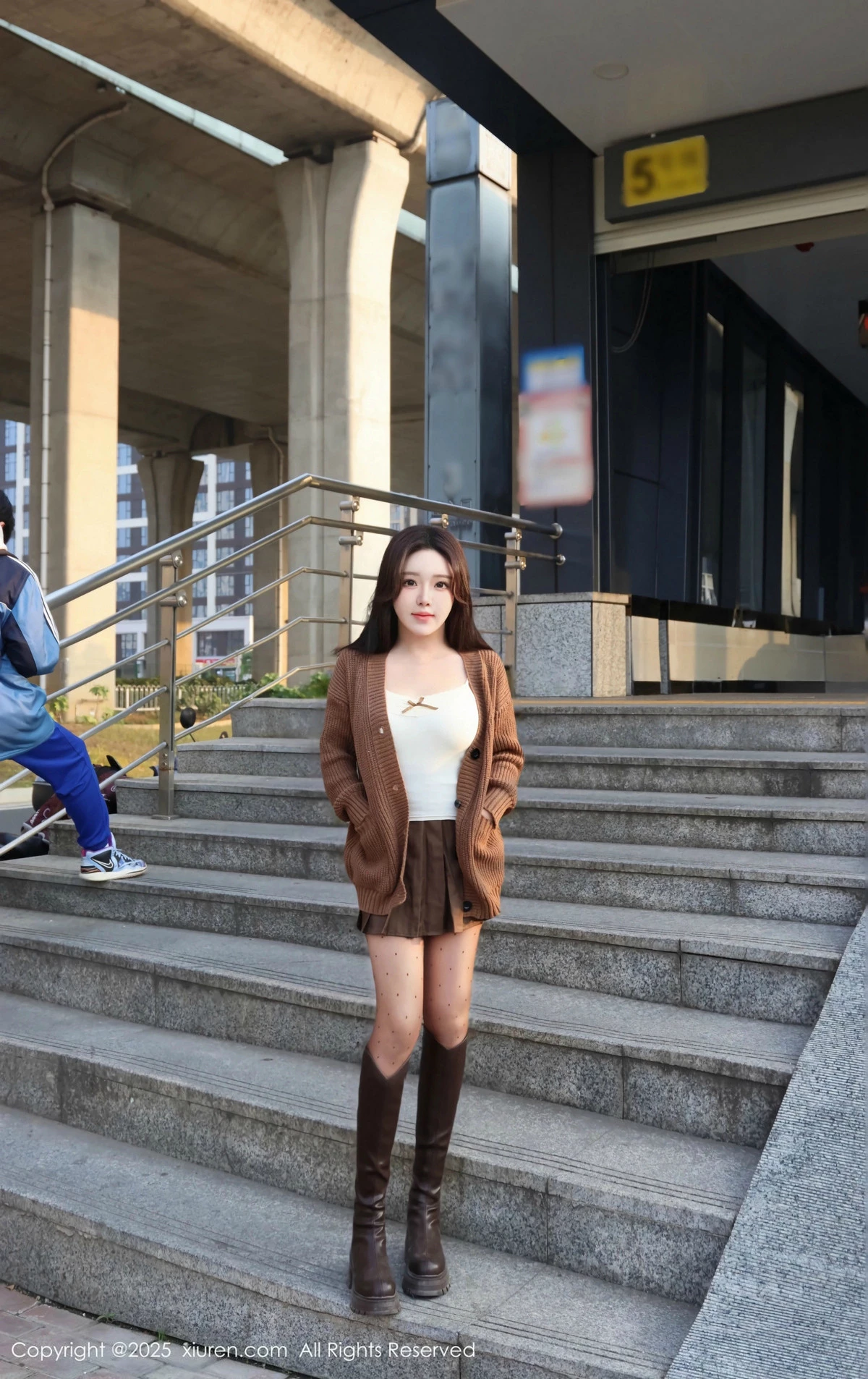 [XiuRen秀人网] 2025.01.03 No.9708 小薯条nienie 黑丝美腿 [72P] NO.8