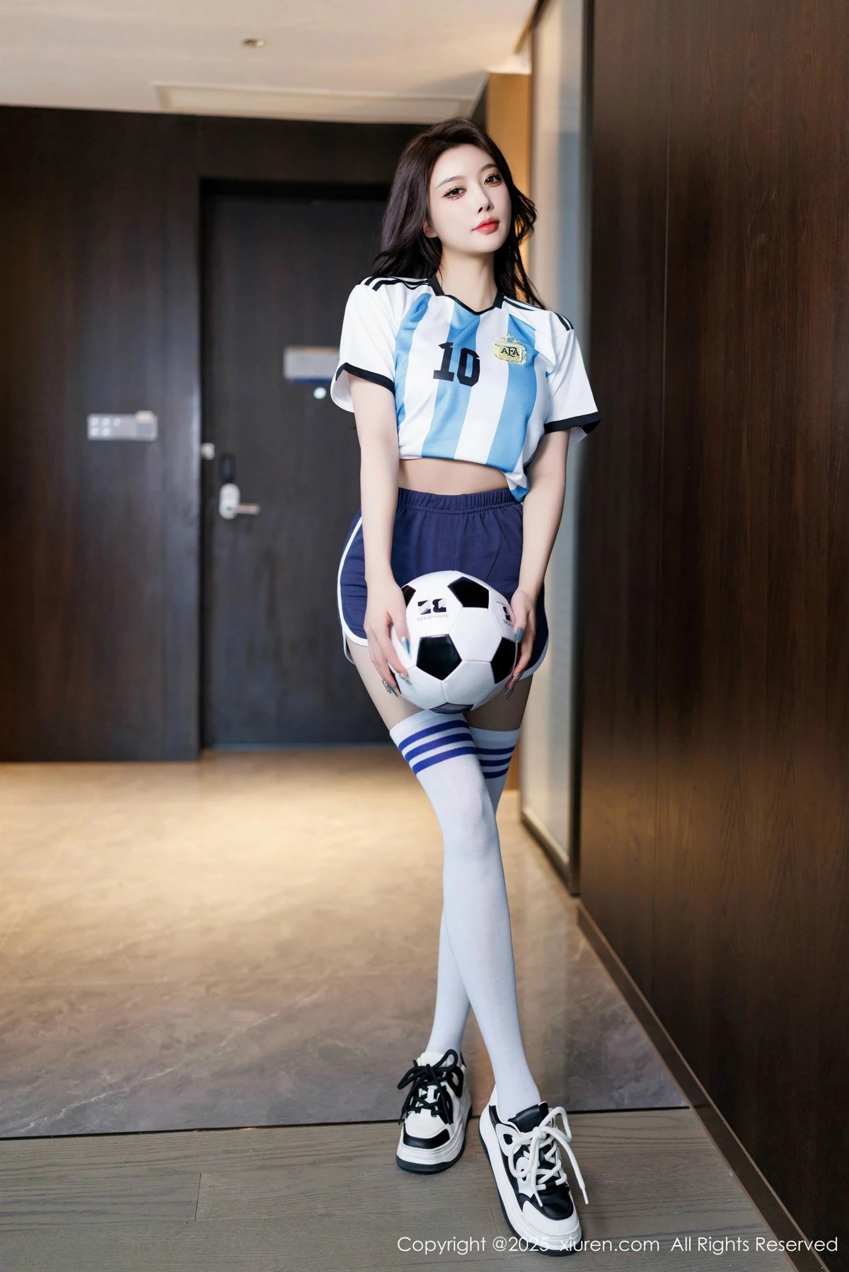 [XiuRen秀人网] 2025.01.03 No.9706 杨晨晨Yome 丝袜美腿 [99P] NO.2