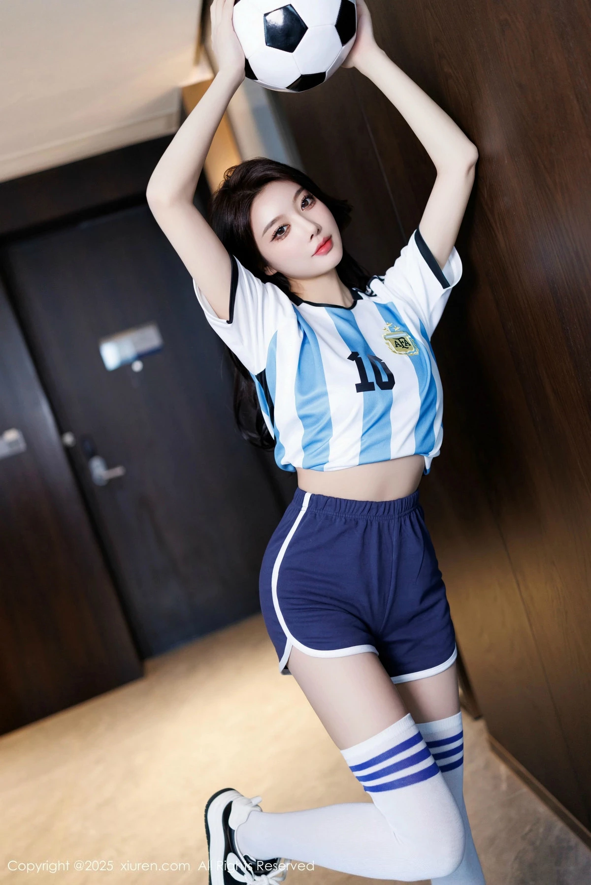 [XiuRen秀人网] 2025.01.03 No.9706 杨晨晨Yome 丝袜美腿 [99P] NO.1