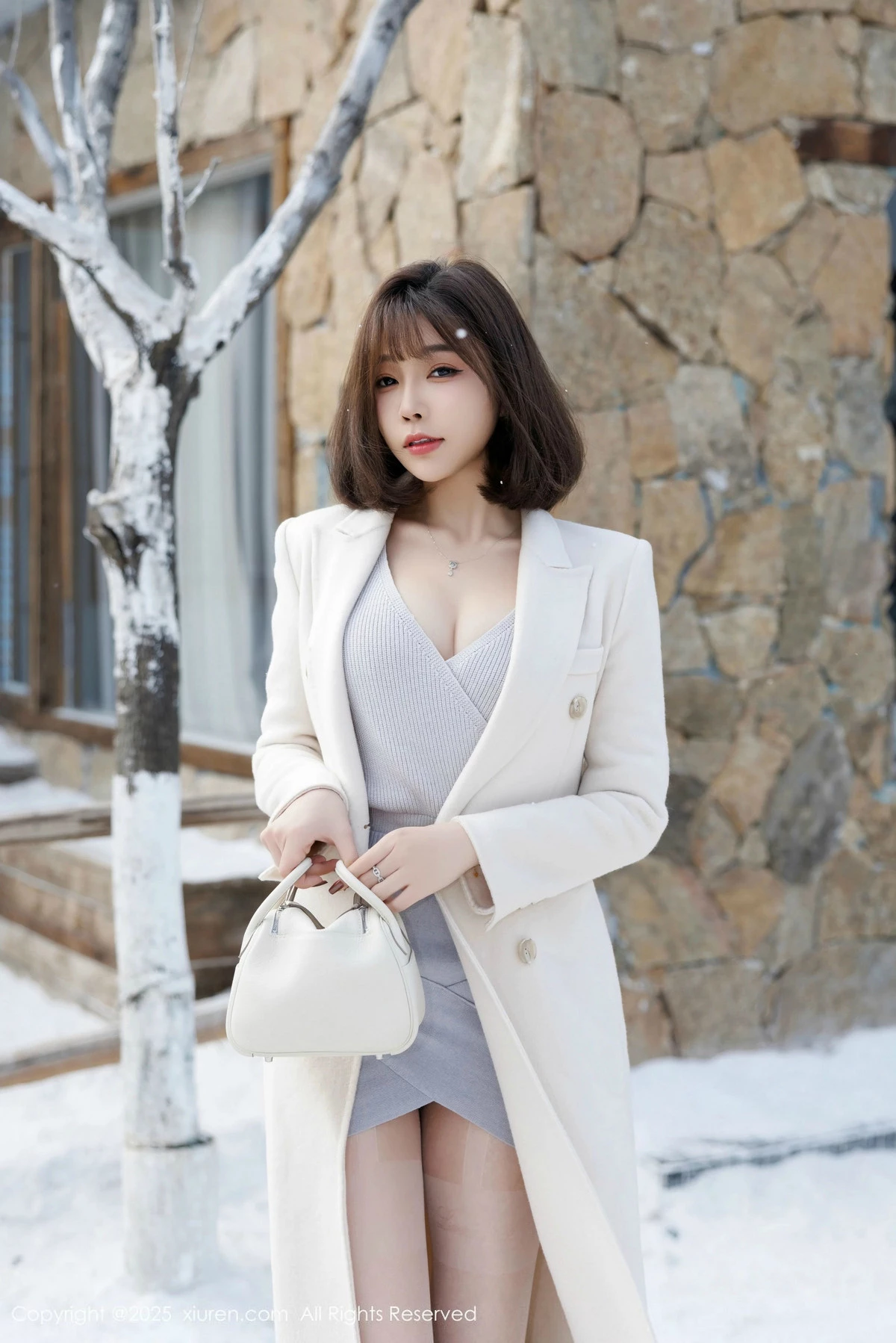 [XiuRen秀人网] 2025.01.09 No.9734 徐莉芝Booty 丝袜美腿 [100P] NO.9