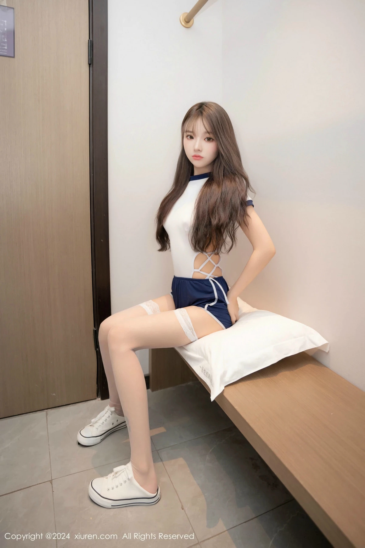 [XiuRen秀人网] 2024.12.25 No.9654 羊大衣 丝袜美腿 [43P] NO.6