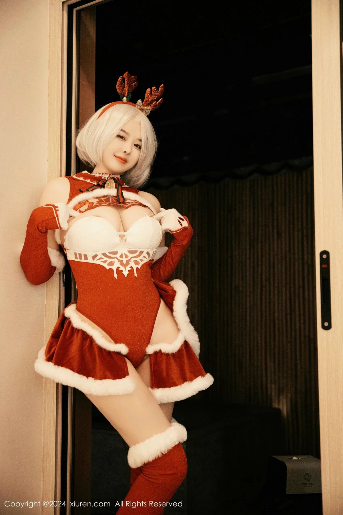 [XiuRen秀人网] 2024.12.26 No.9660 樱桃小犊子 美臀性感 [55P] NO.9