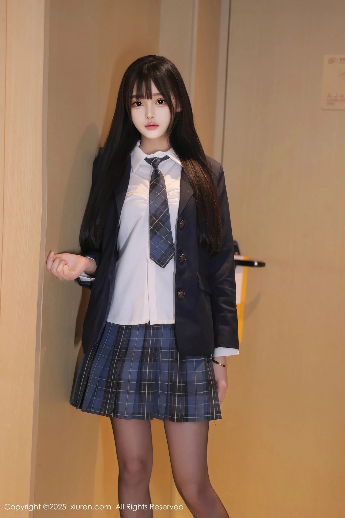 [XiuRen秀人网] 2025.02.08 No.9853 余安安 黑丝美腿 [85P] NO.1