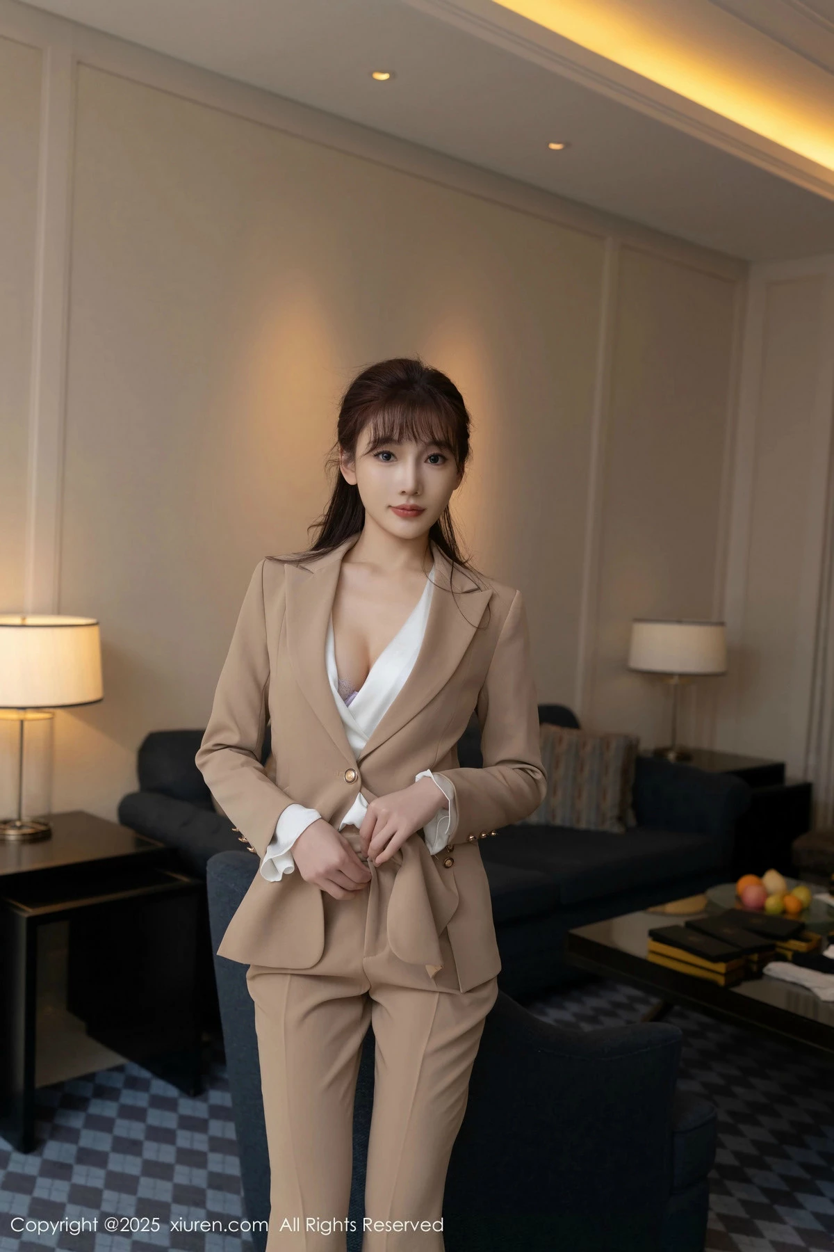 [XiuRen秀人网] 2025.02.13 No.9881 陆萱萱 丝袜美腿 [82P] NO.8