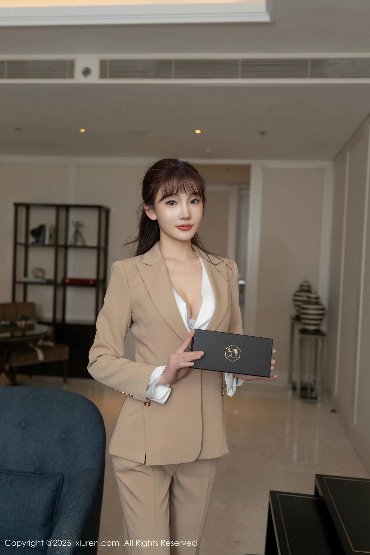 [XiuRen秀人网] 2025.02.13 No.9881 陆萱萱 丝袜美腿 [82P] NO.2