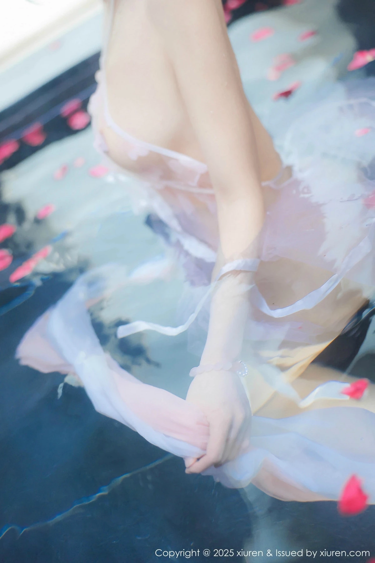 [XiuRen秀人网] 2025.01.17 No.9778 桃妖夭 浴池美腿 [102P] NO.8