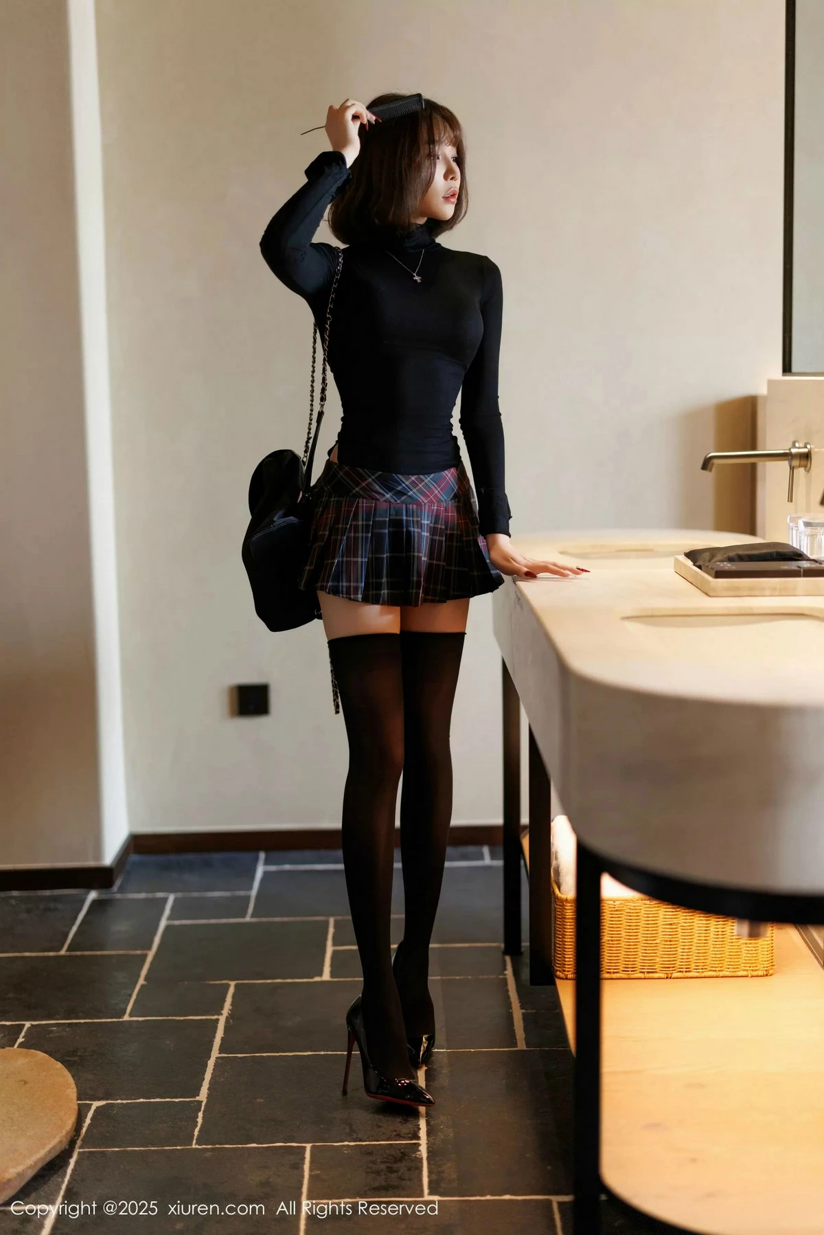 [XiuRen秀人网] 2025.02.27 No.9944 徐莉芝Booty 黑丝美腿 [85P] NO.1