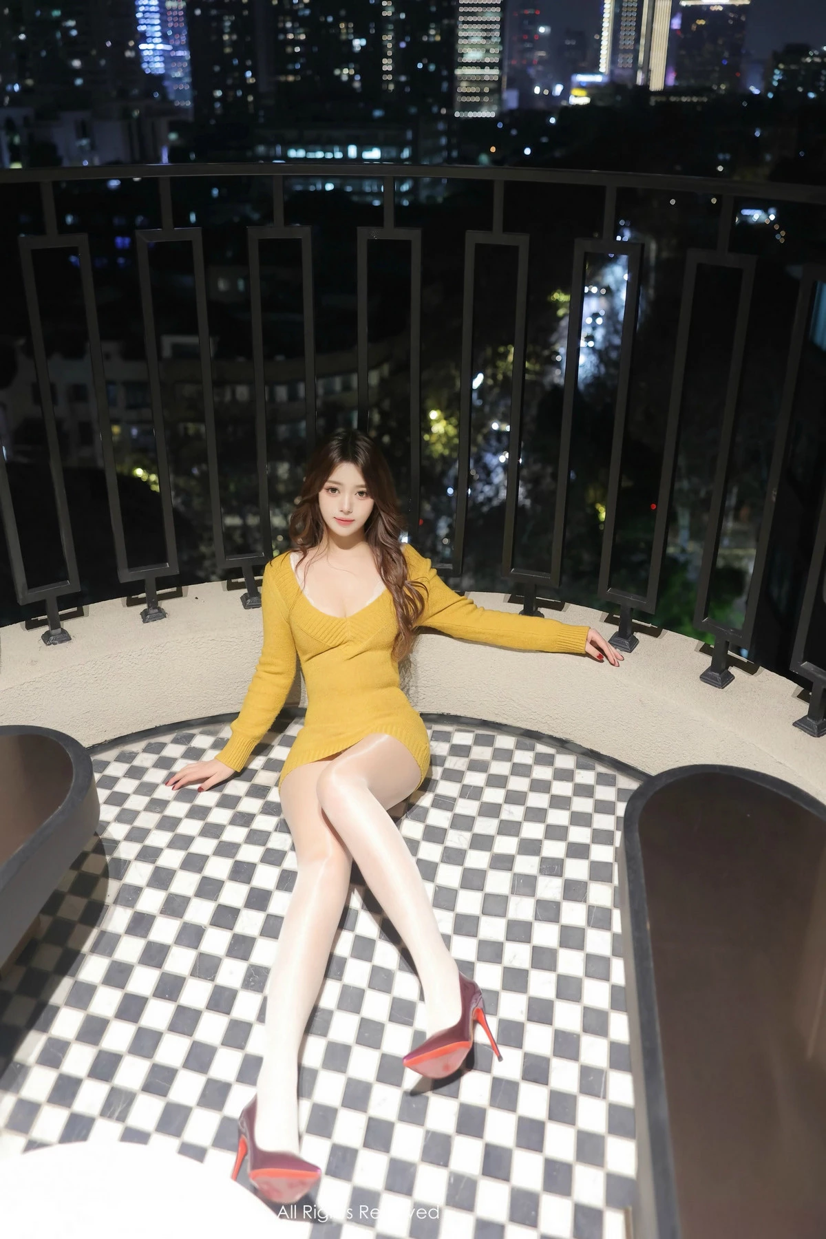 [XiuRen秀人网] 2025.03.04 No.9965 蛋蛋宝 丝袜美腿 [80P] NO.9