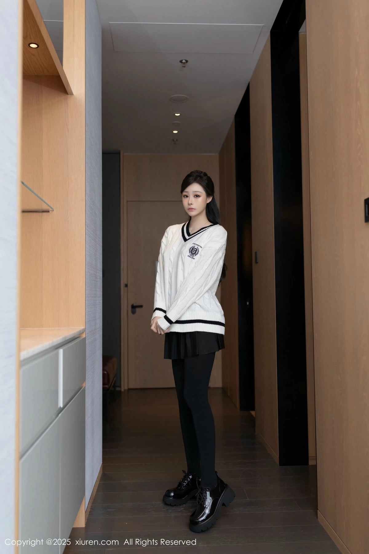 [XiuRen秀人网] 2025.03.07 No.9986 小逗逗 丝袜美腿 [79P] NO.1