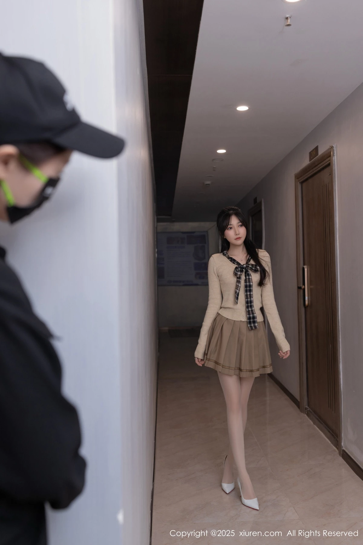 [XiuRen秀人网] 2025.03.07 No.9988 鱼子酱Fish 丝袜美腿 [82P] NO.1