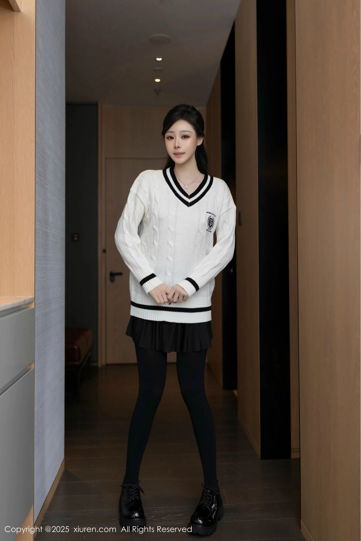 [XiuRen秀人网] 2025.03.07 No.9986 小逗逗 丝袜美腿 [79P] NO.2