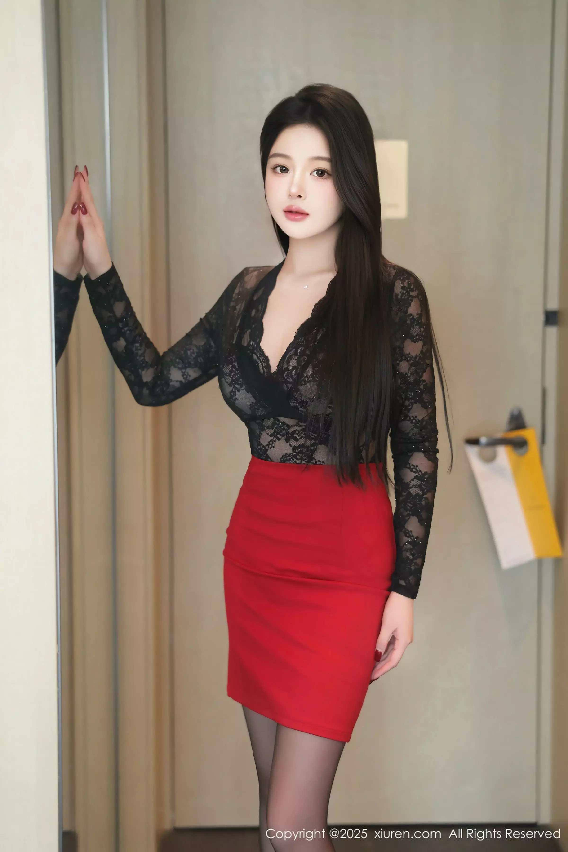 [XiuRen秀人网] 2025.03.13 No.10007 温妮 黑丝美腿 [83P] NO.1