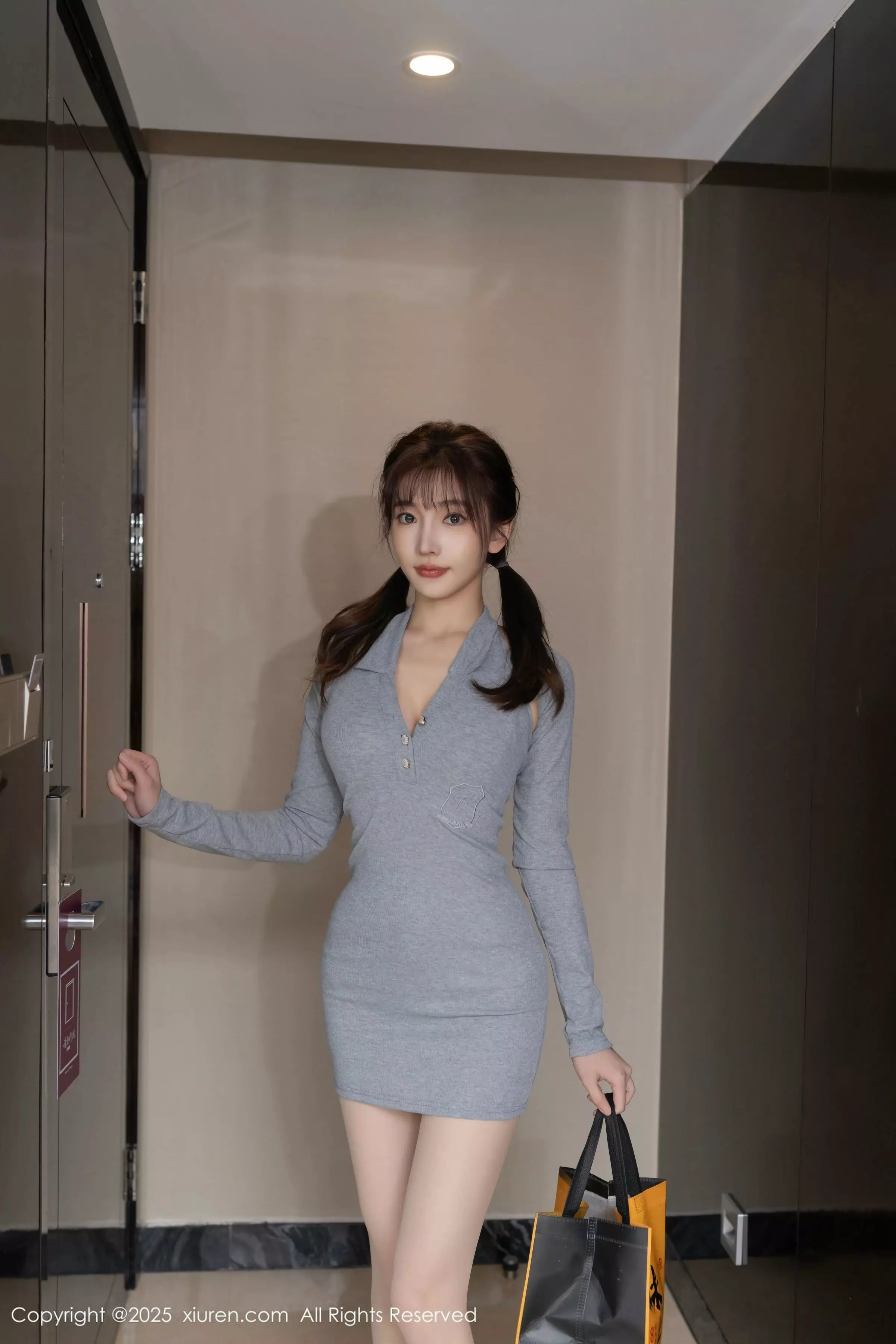 [XiuRen秀人网] 2025.03.20 No.10049 陆萱萱 灰色连衣短裙 [80P] NO.2