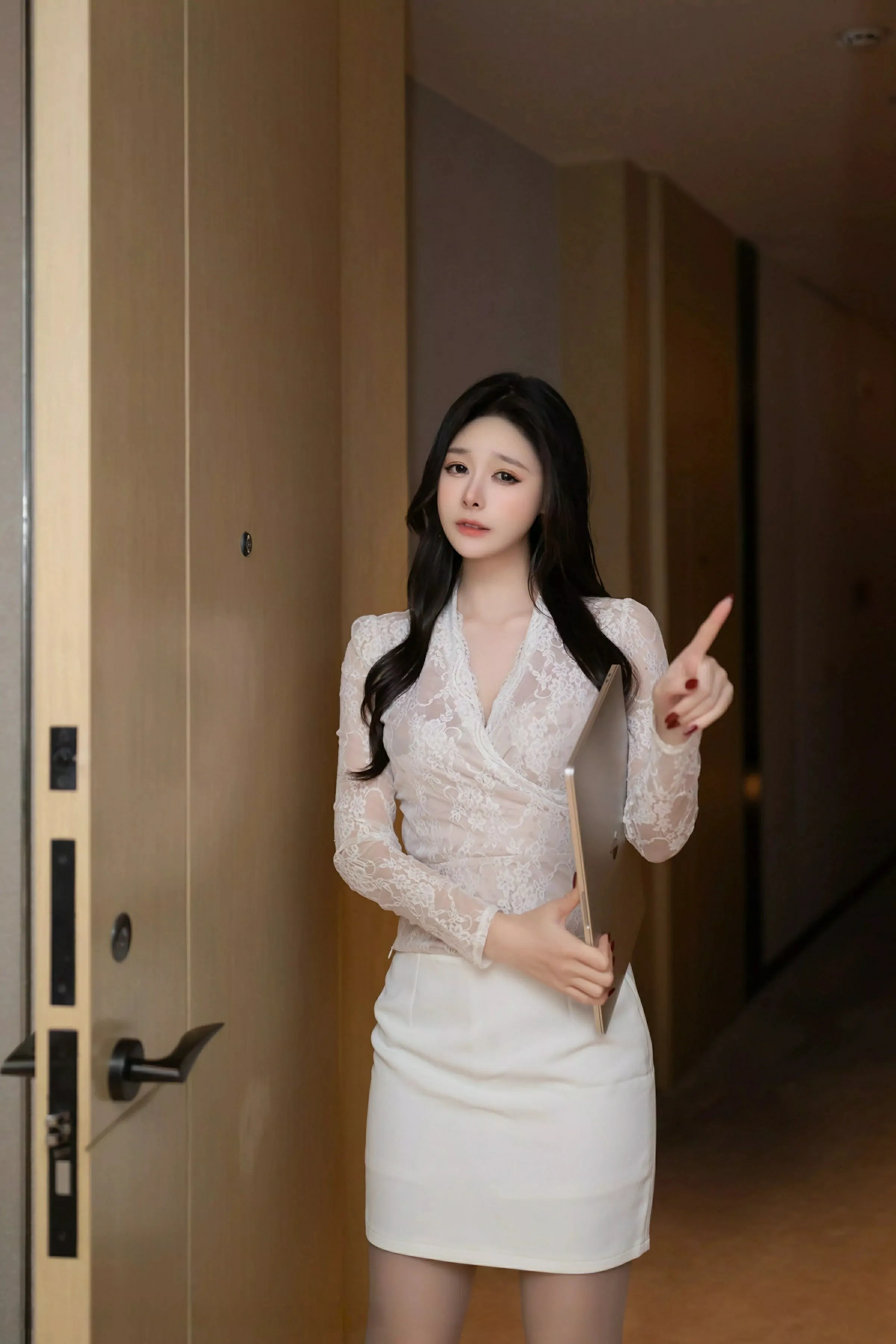 [XiuRen秀人网] 2025.04.11 No.10143 小逗逗 白色连衣短 [80P] NO.12