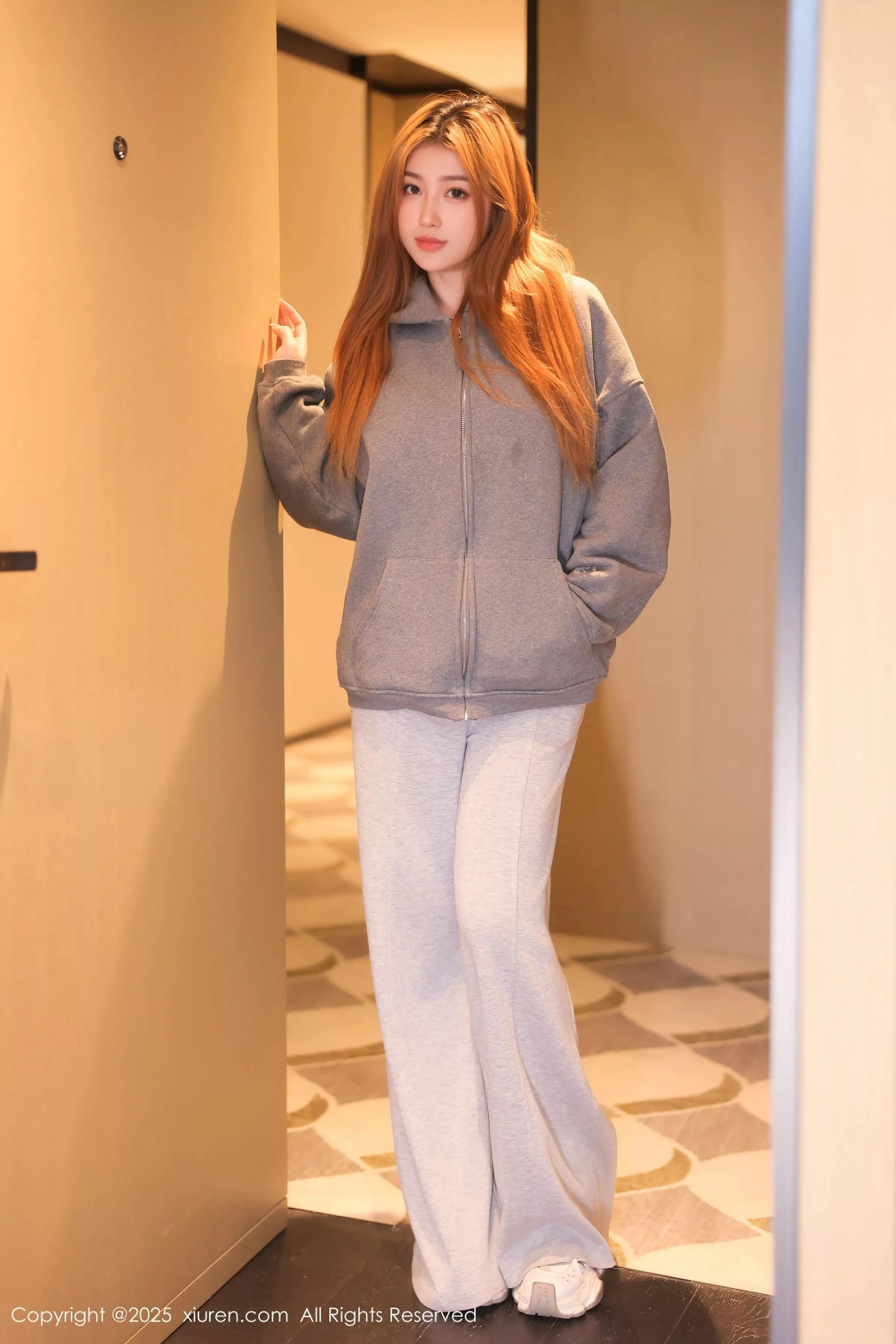 [XiuRen秀人网] 2025.05.09 No.10253 M麦当劳 灰色卫衣 [82P] NO.1
