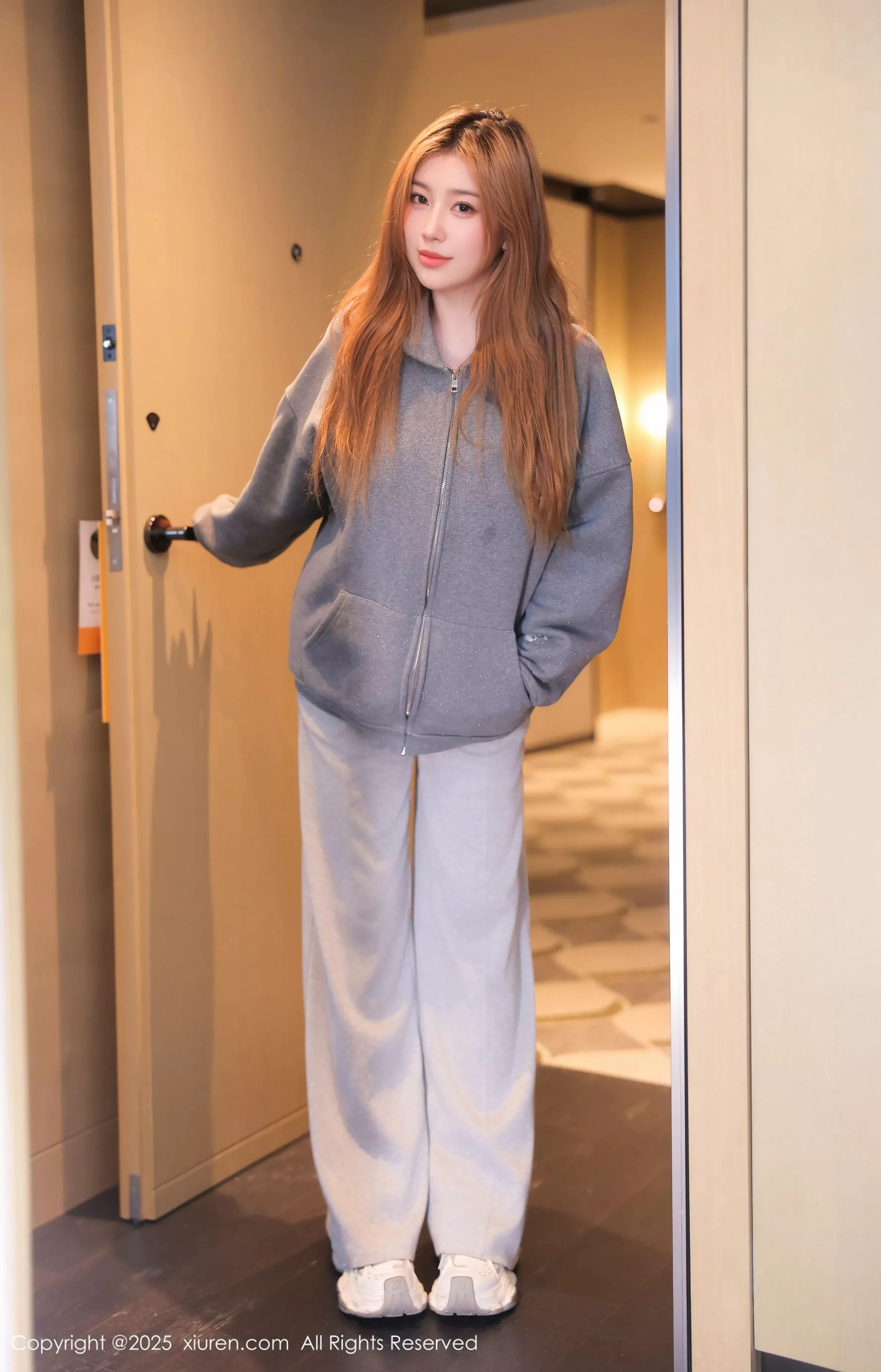 [XiuRen秀人网] 2025.05.09 No.10253 M麦当劳 灰色卫衣 [82P] NO.2
