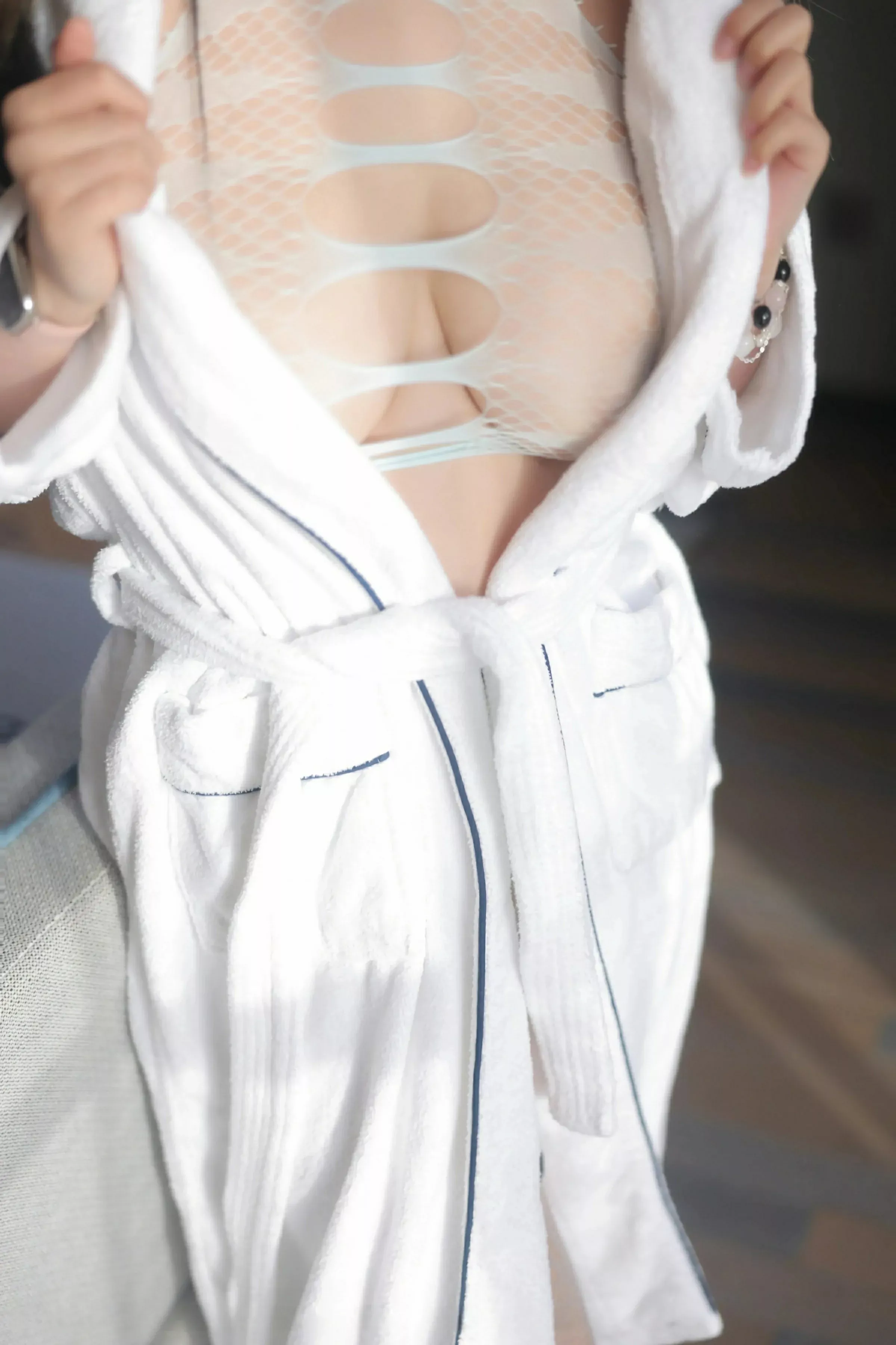 [XiuRen秀人网] 2025.06.11 No.10394 诺诺Hsu 白色浴袍 [54P] NO.10