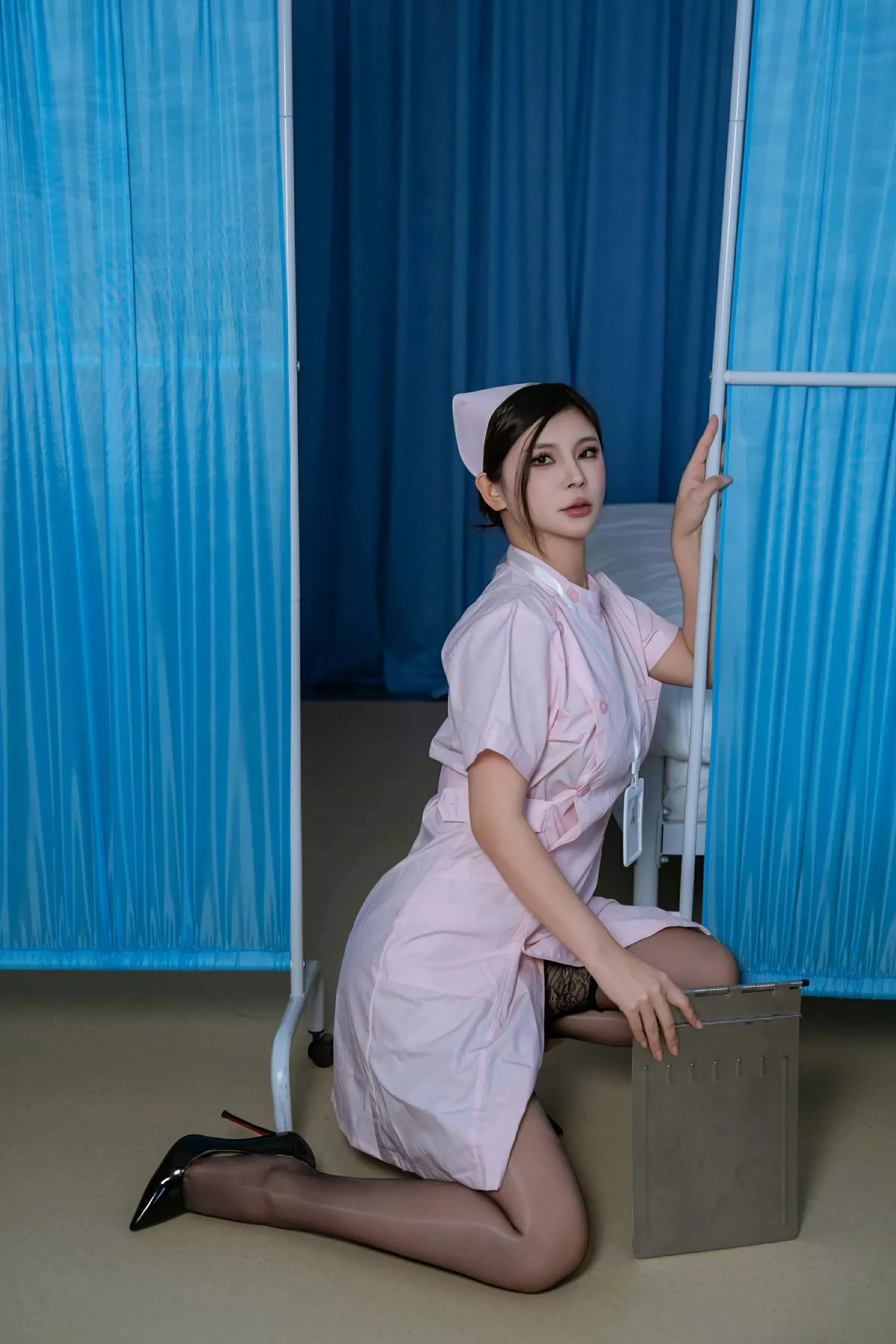 [XiuRen秀人网] 2025.06.13 No.10408 小蛮妖Yummy 粉色护士服 [87P] NO.10