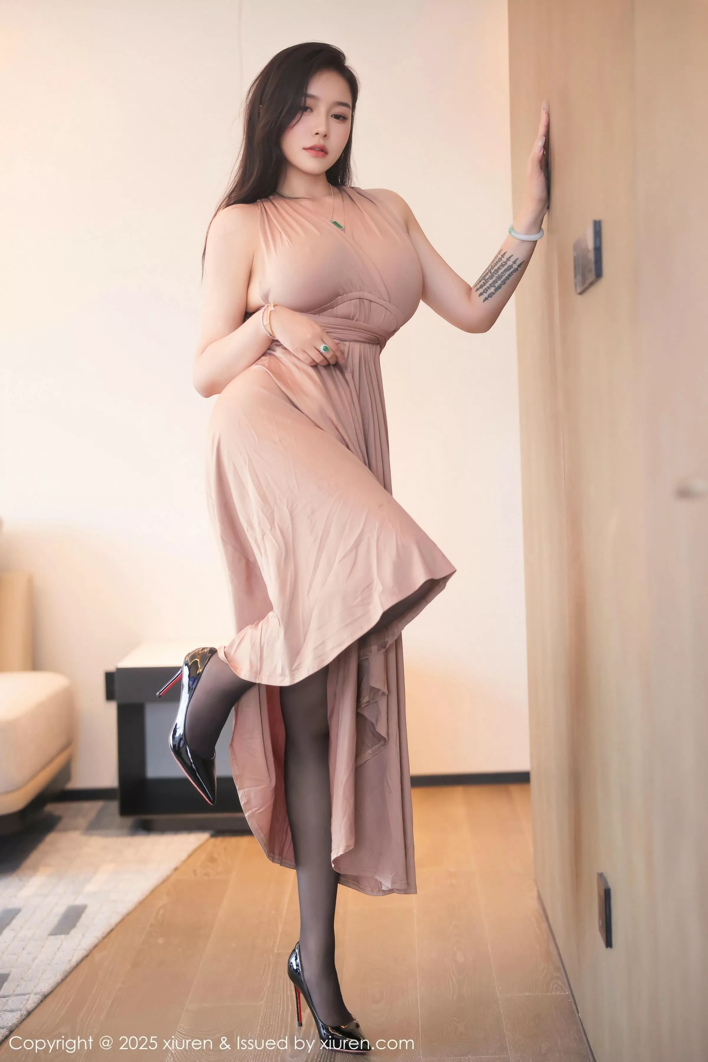 [XiuRen秀人网] 2025.06.19 No.10432 娜比 灰色长裙 [87P] NO.2