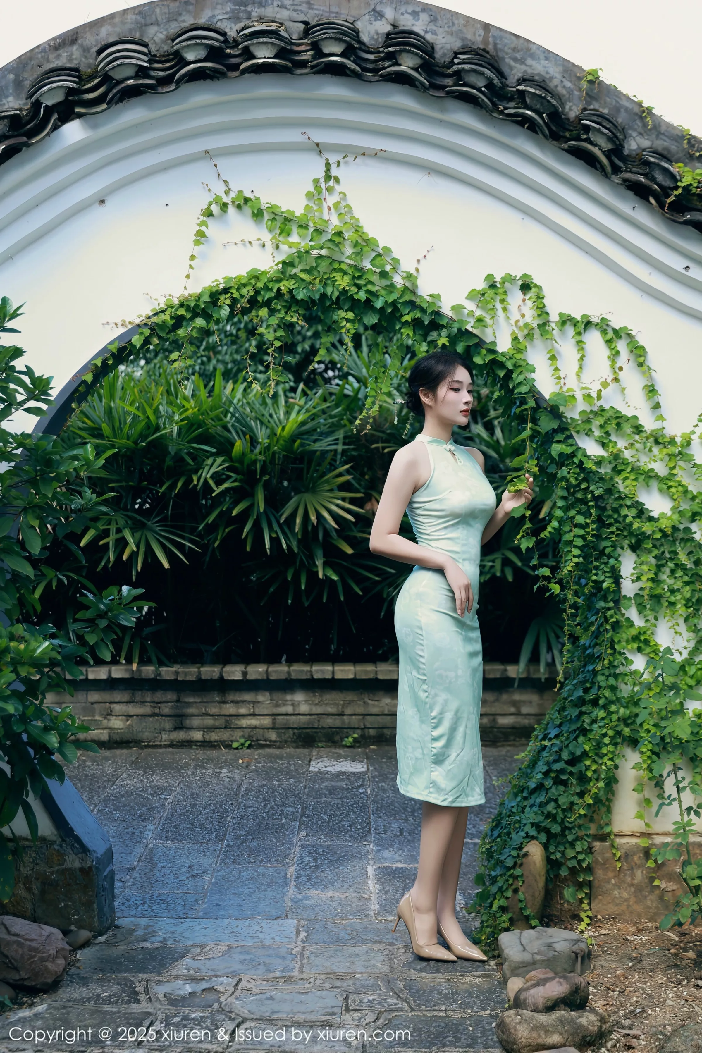 [XiuRen秀人网] 2025.07.11 No.10538 南乔 绿色旗袍 [84P] NO.1