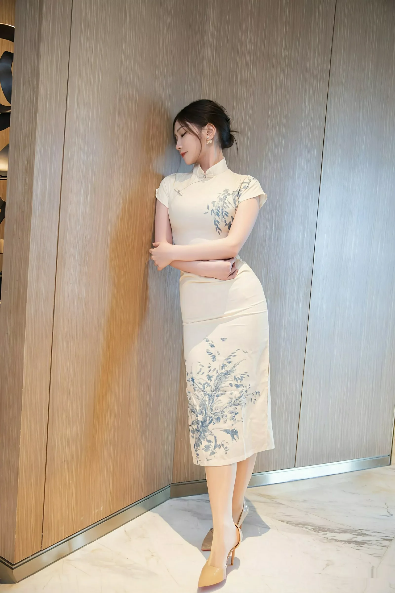 [XiuRen秀人网] 2025.07.31 No.10605 刘婷婷 浅色旗袍 [72P] NO.10