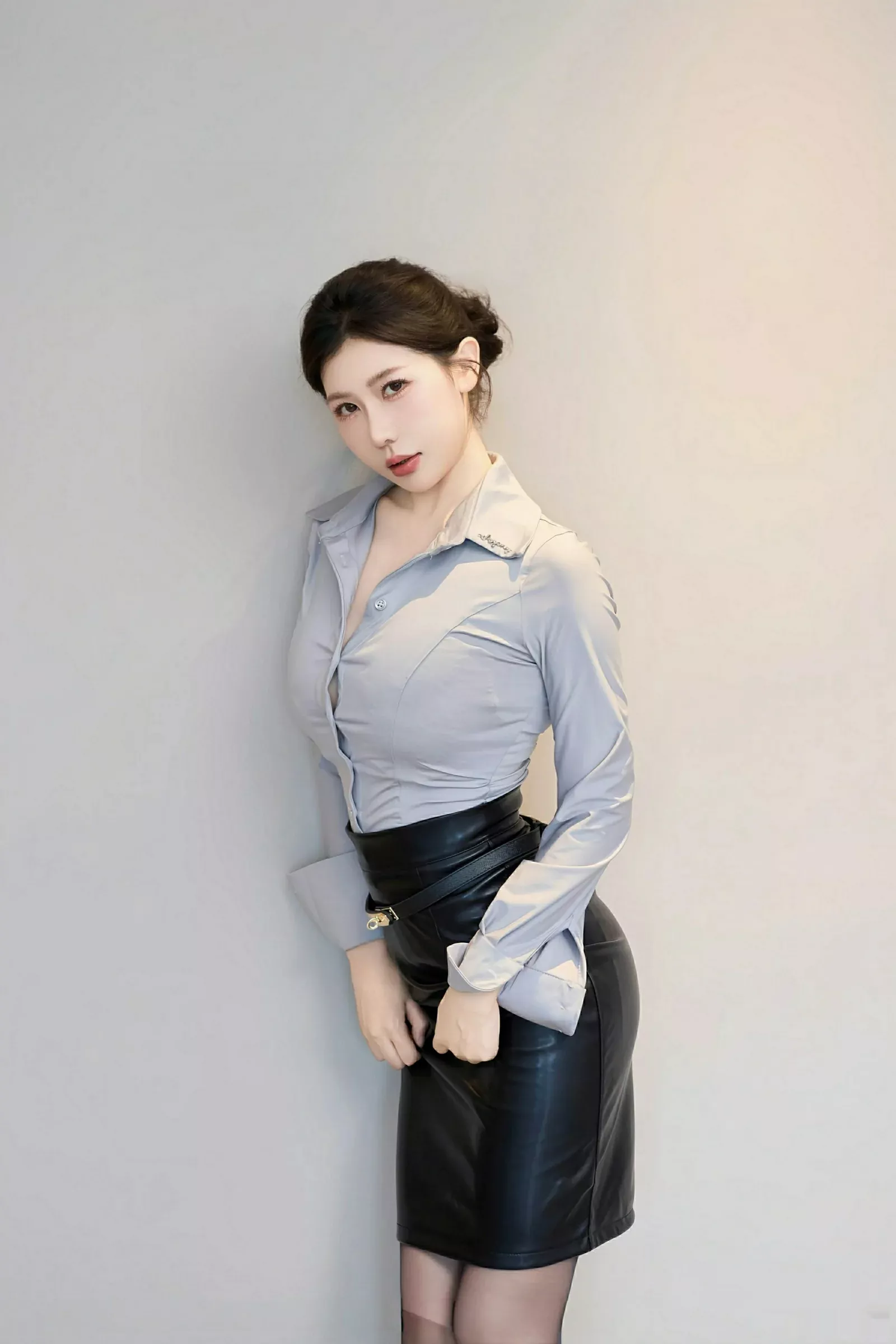 [XiuRen秀人网] 2025.07.31 No.10604 尹甜甜 黑色皮裙 [80P] NO.12