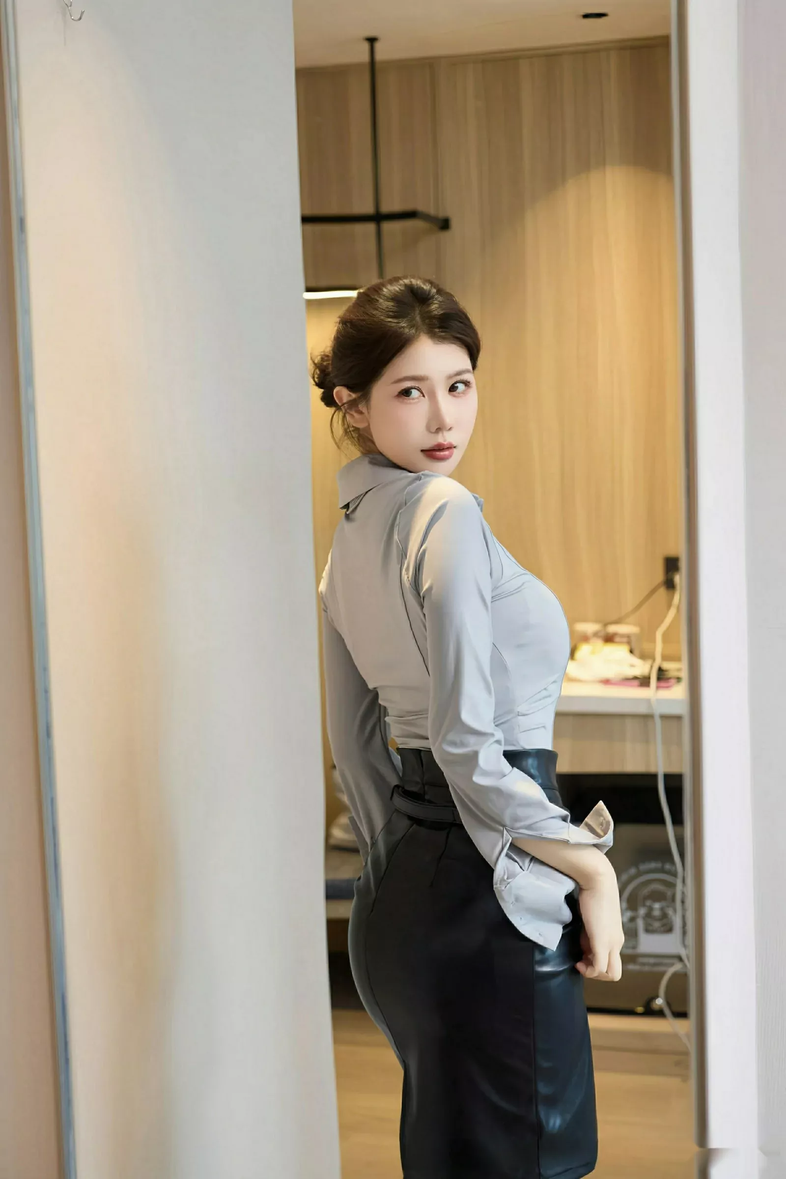 [XiuRen秀人网] 2025.07.31 No.10604 尹甜甜 黑色皮裙 [80P] NO.10