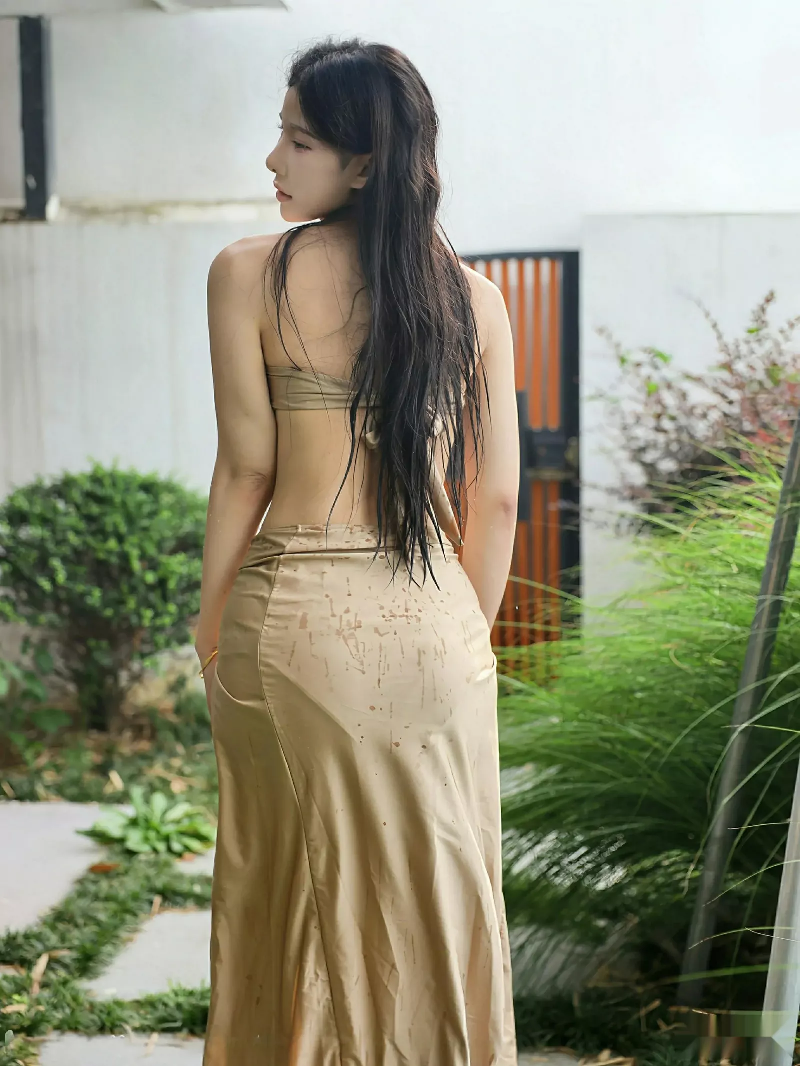 [XiuRen秀人网] 2025.08.04 No.10618 梨霜儿 金色泳衣 [84P] NO.9