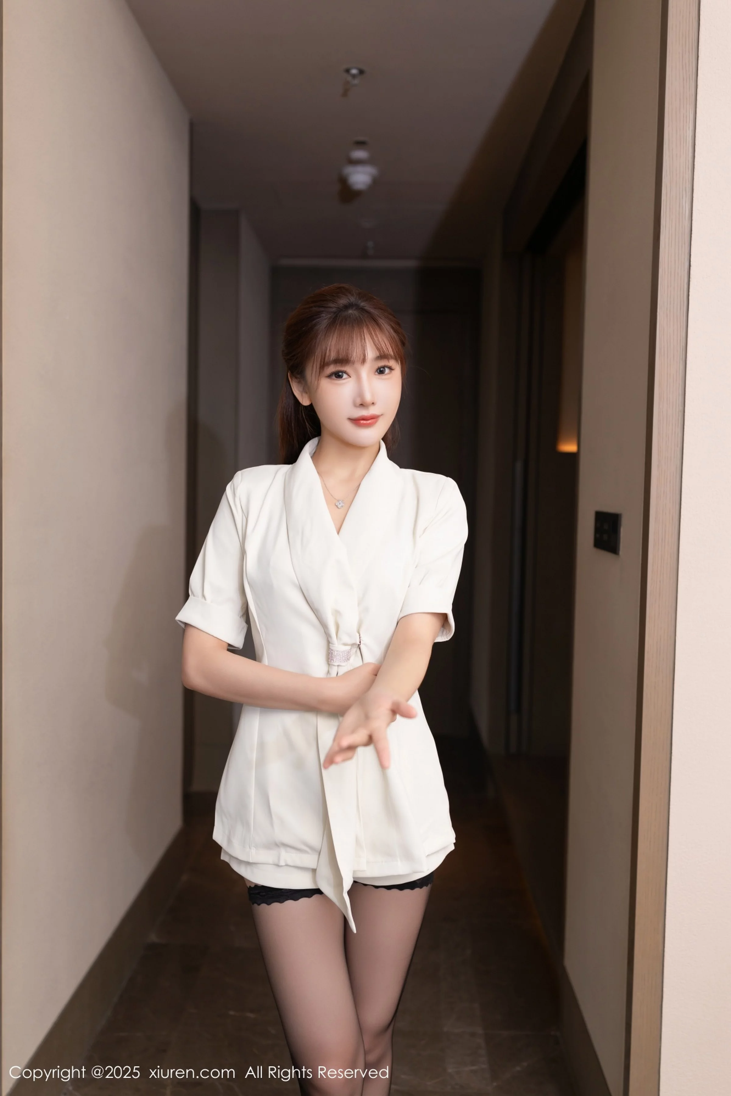 [XiuRen秀人网] 2025.08.14 No.10650 陆萱萱 白色西装 [70P] NO.2