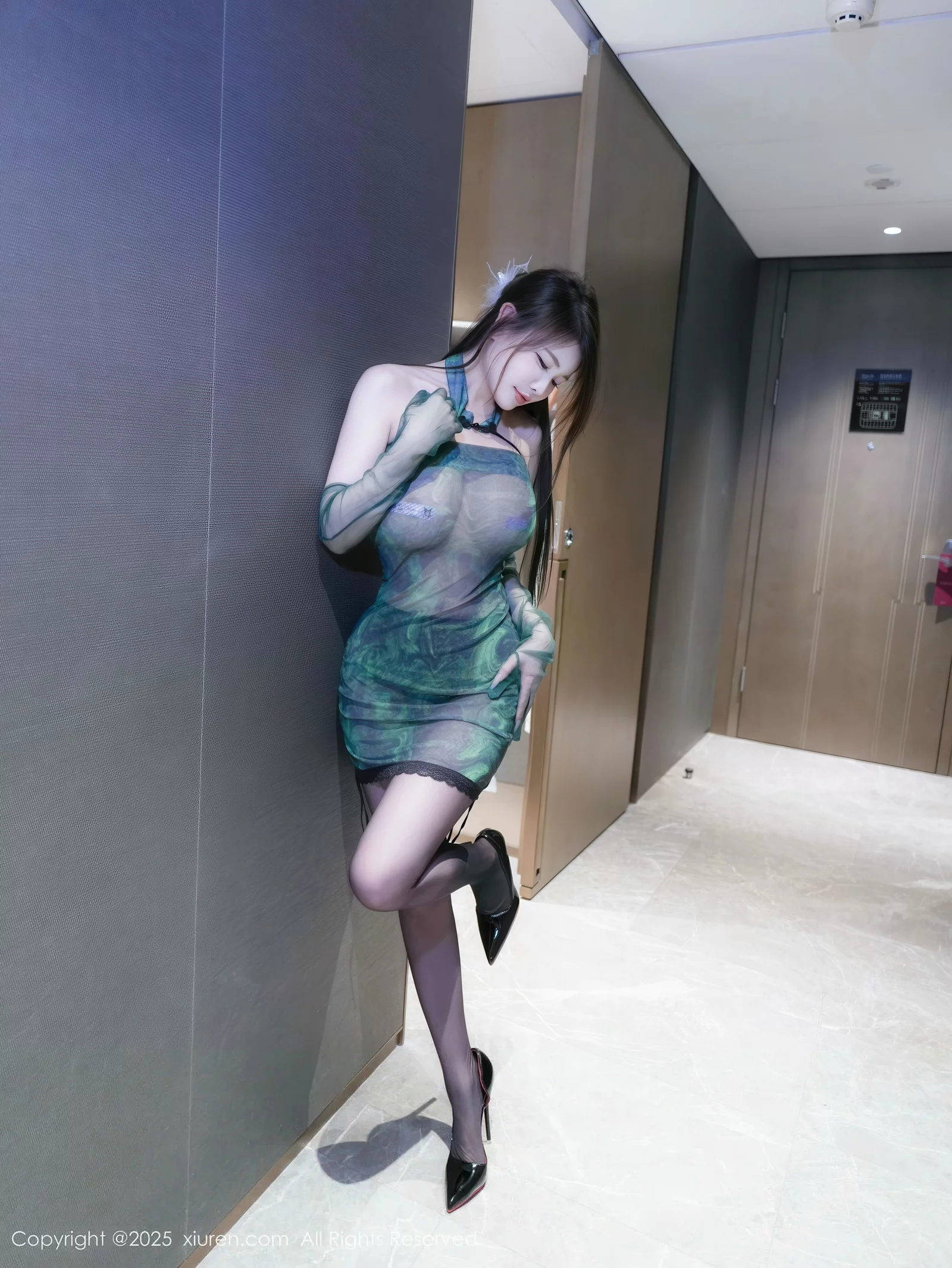 [XiuRen秀人网] 2025.08.18 No.10660 甜妮 绿色短裙 [52P] NO.1