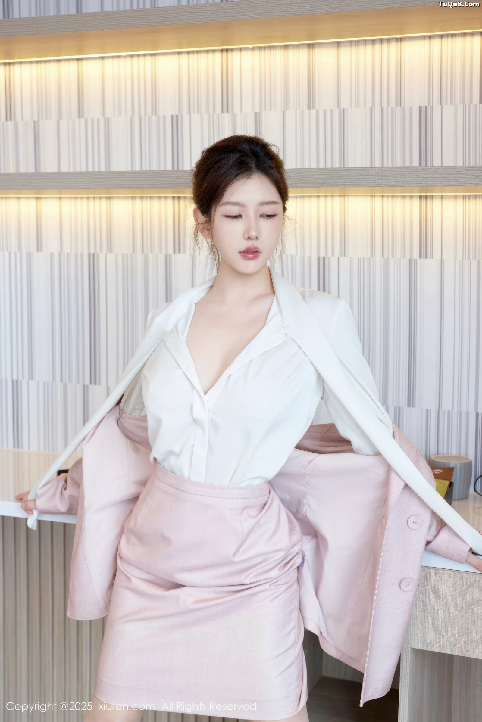 [XiuRen秀人网] 2025.09.04 No.10728 尹甜甜 粉色制服 [69P] NO.10