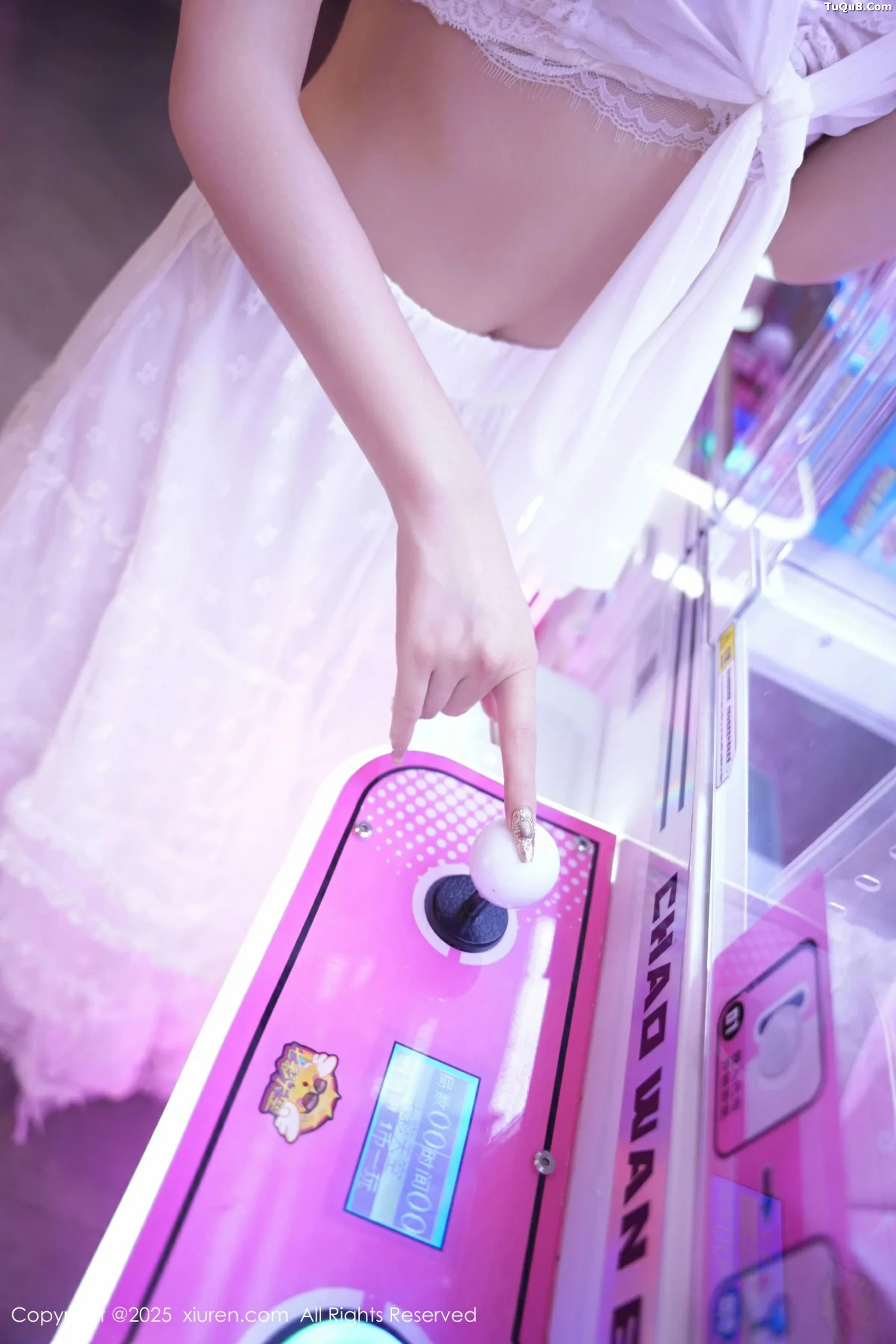 [XiuRen秀人网] 2025.09.22 No.10791 拍黄瓜girl 白色连衣裙 [74P] NO.10