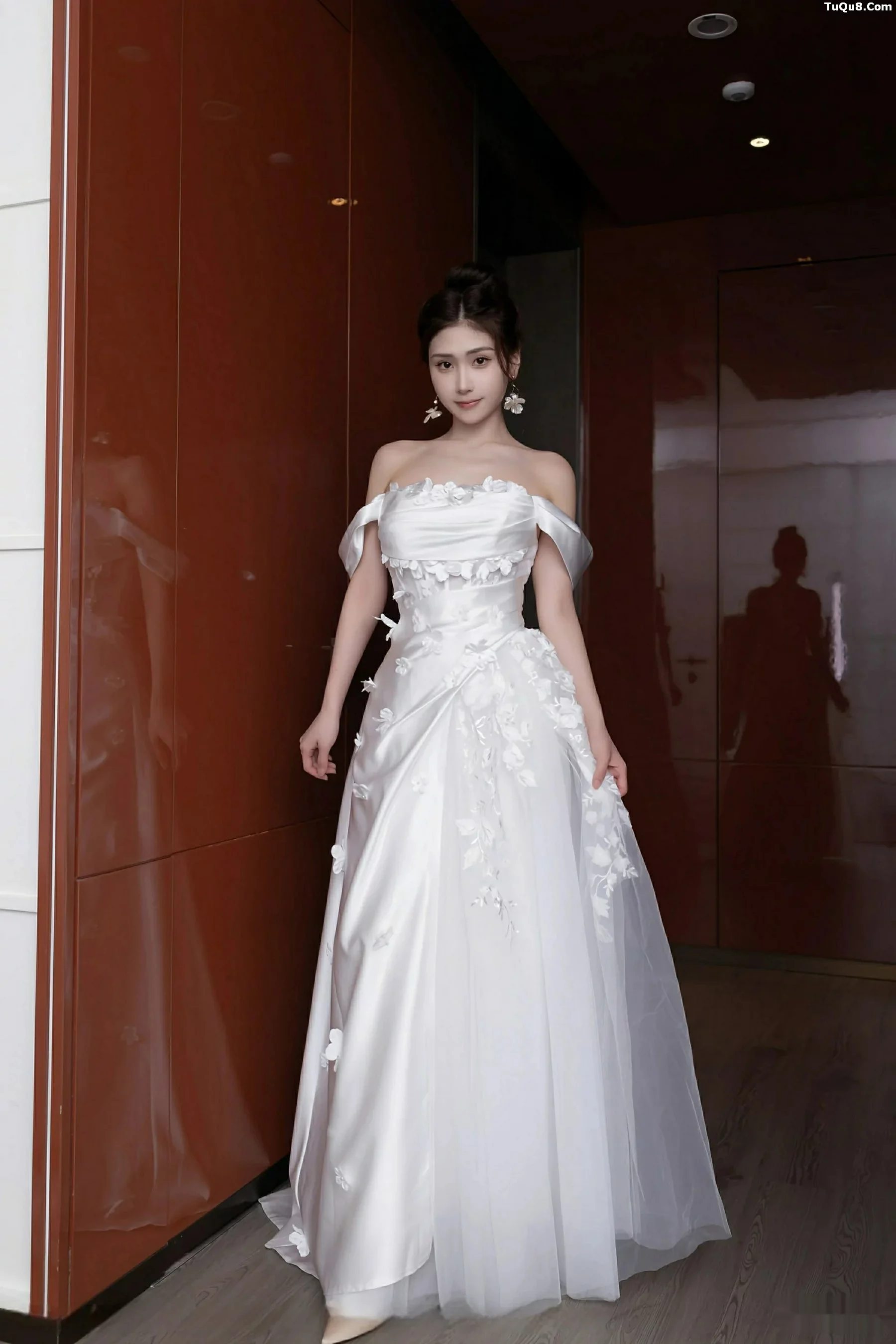 [XiuRen秀人网] 2025.09.26 No.10814 刘婷婷 白色婚纱 [80P] NO.1