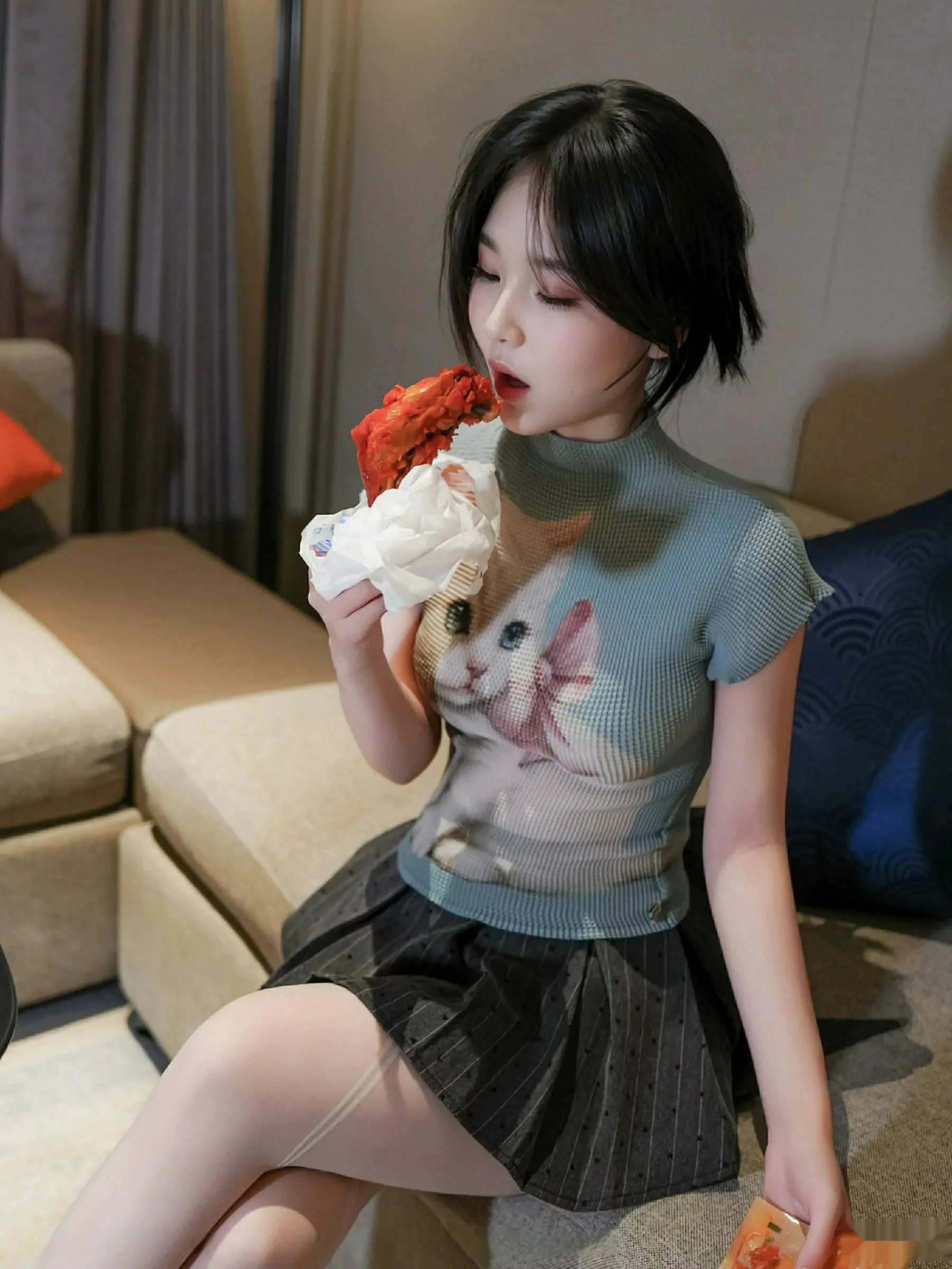 [XiuRen秀人网] 2025.09.30 No.10830 汁汁 灰色短裙 [70P] NO.10