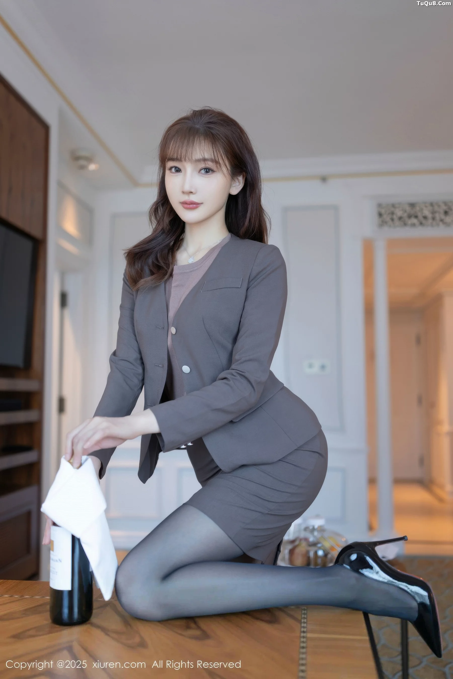 [XiuRen秀人网] 2025.10.10 No.10850 陆萱萱 性感OL [78P] NO.11